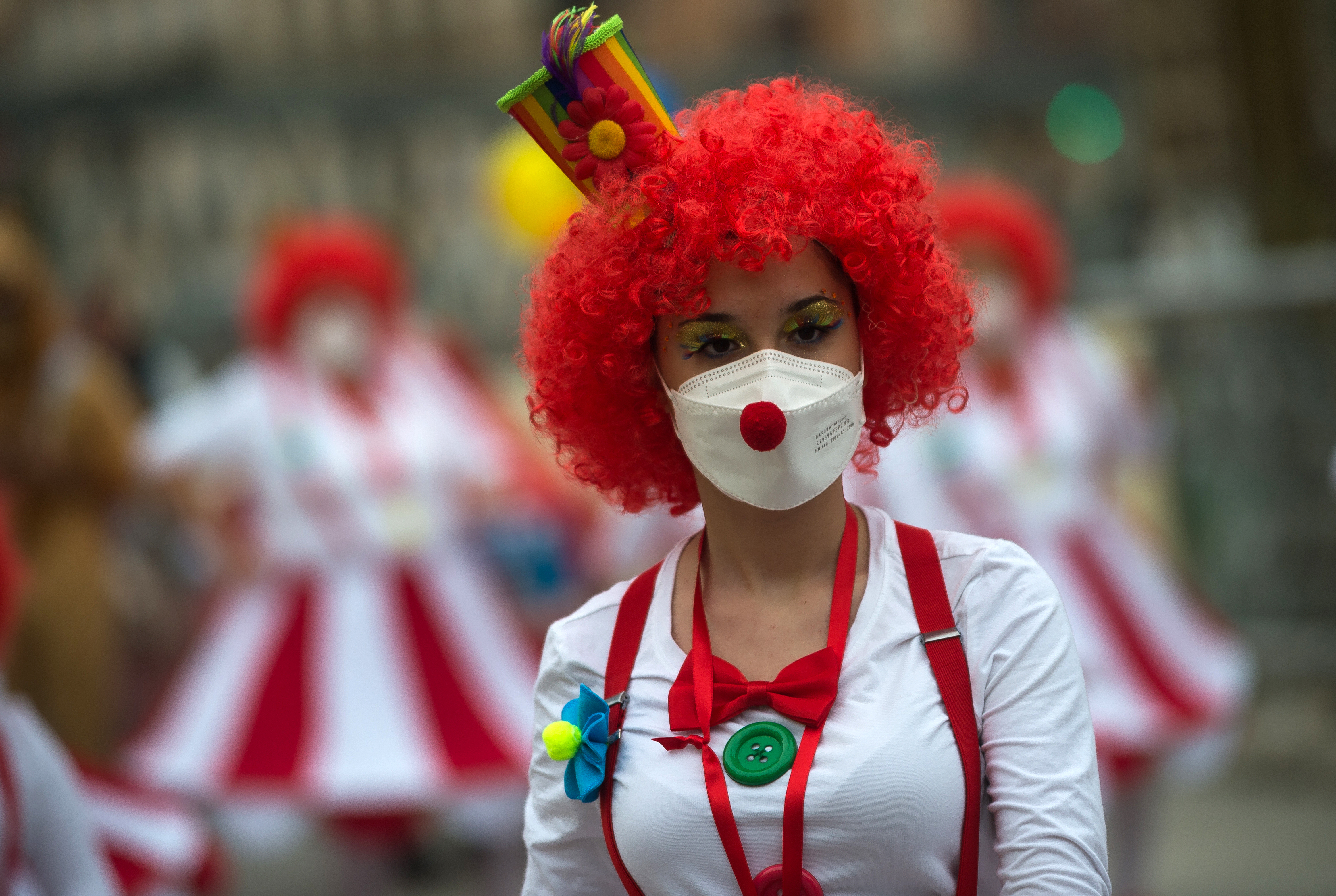 Eine als Clown verkleidete Frau. | Quelle: Getty Images