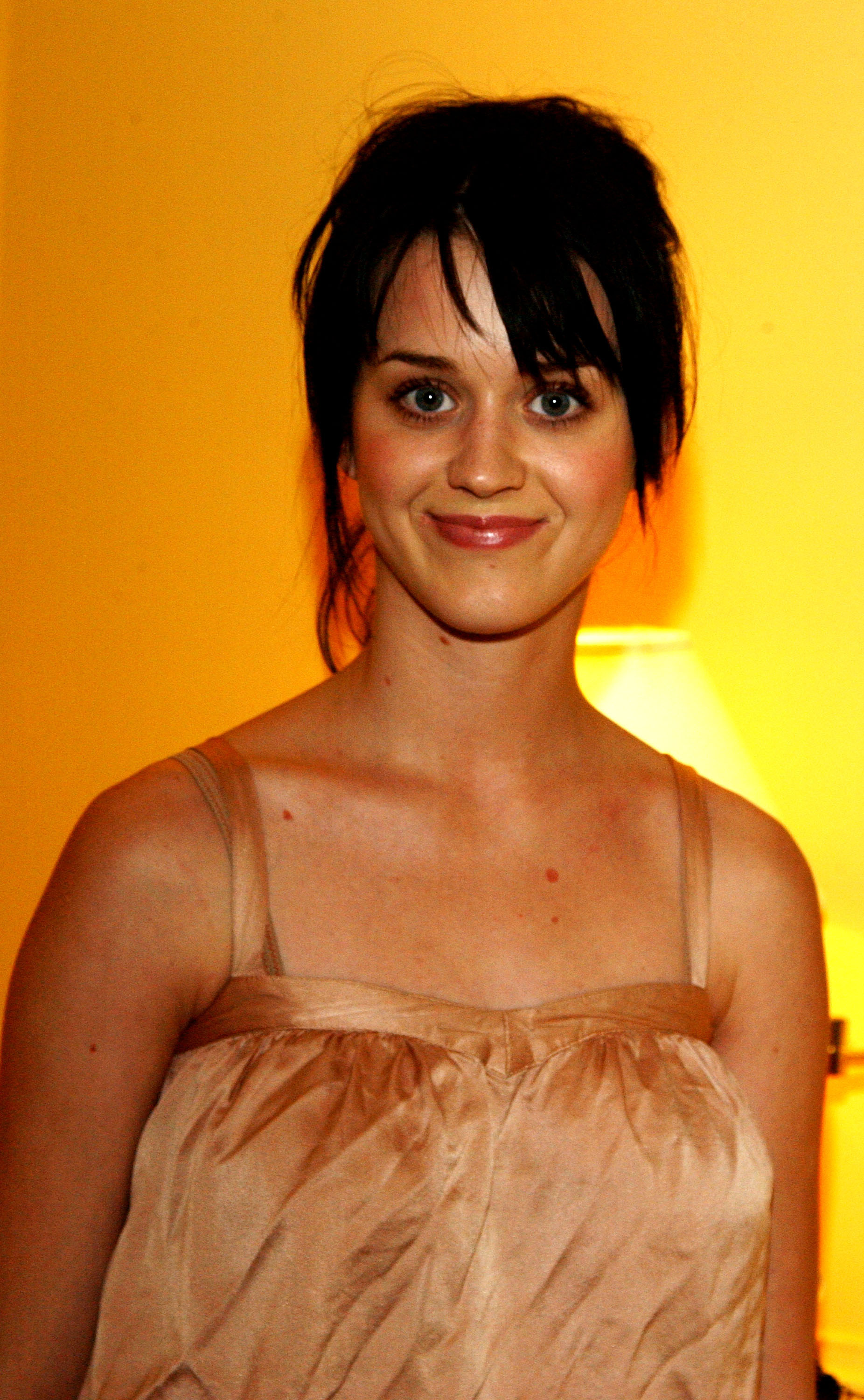 Katy Perry in der Jimmy Choo Oscar Suite, am 23. Februar 2004 | Quelle: Getty Images