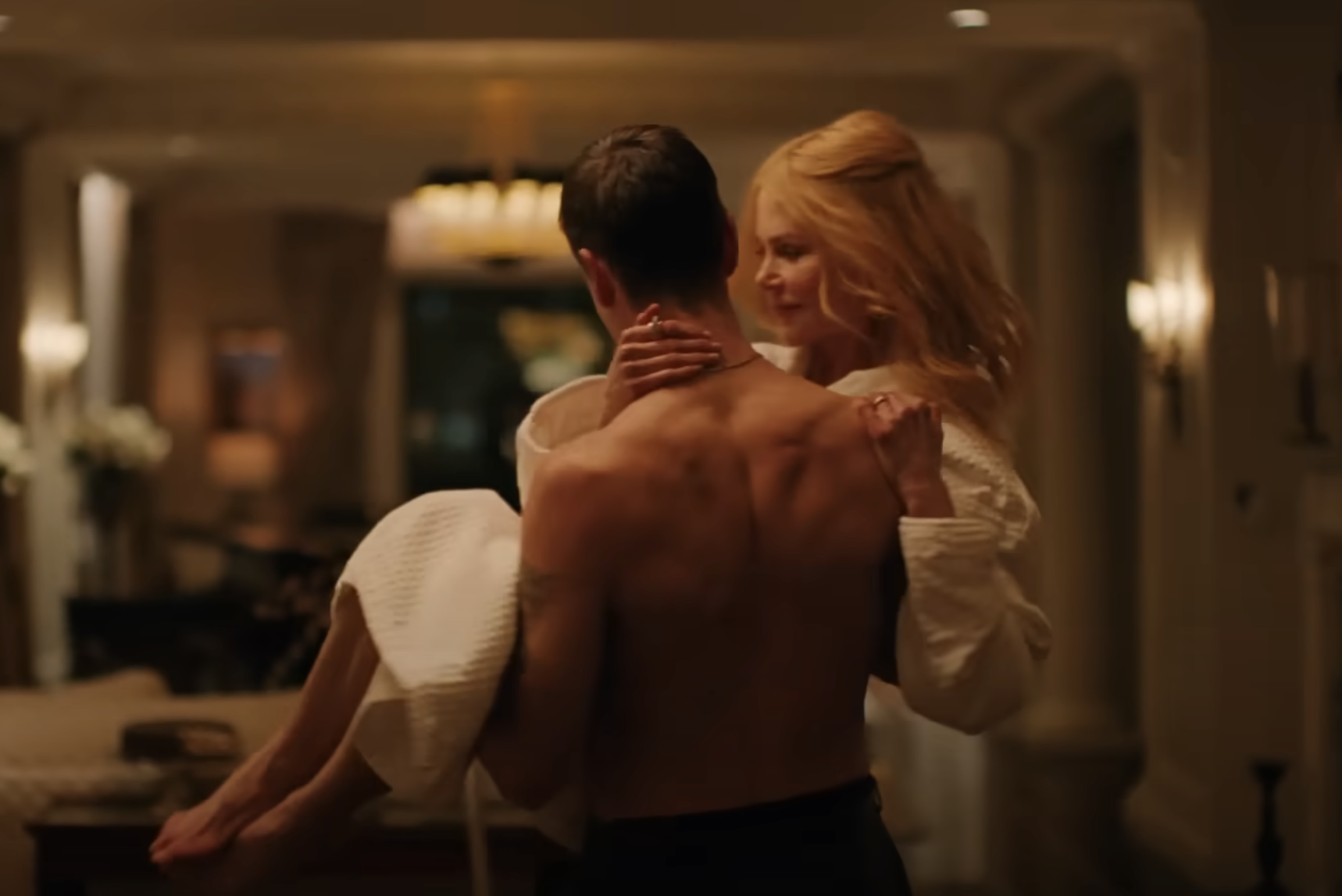 Nicole Kidman und Harris Dickinson am Set von "Babygirl", 2024 | Quelle: YouTube/A24