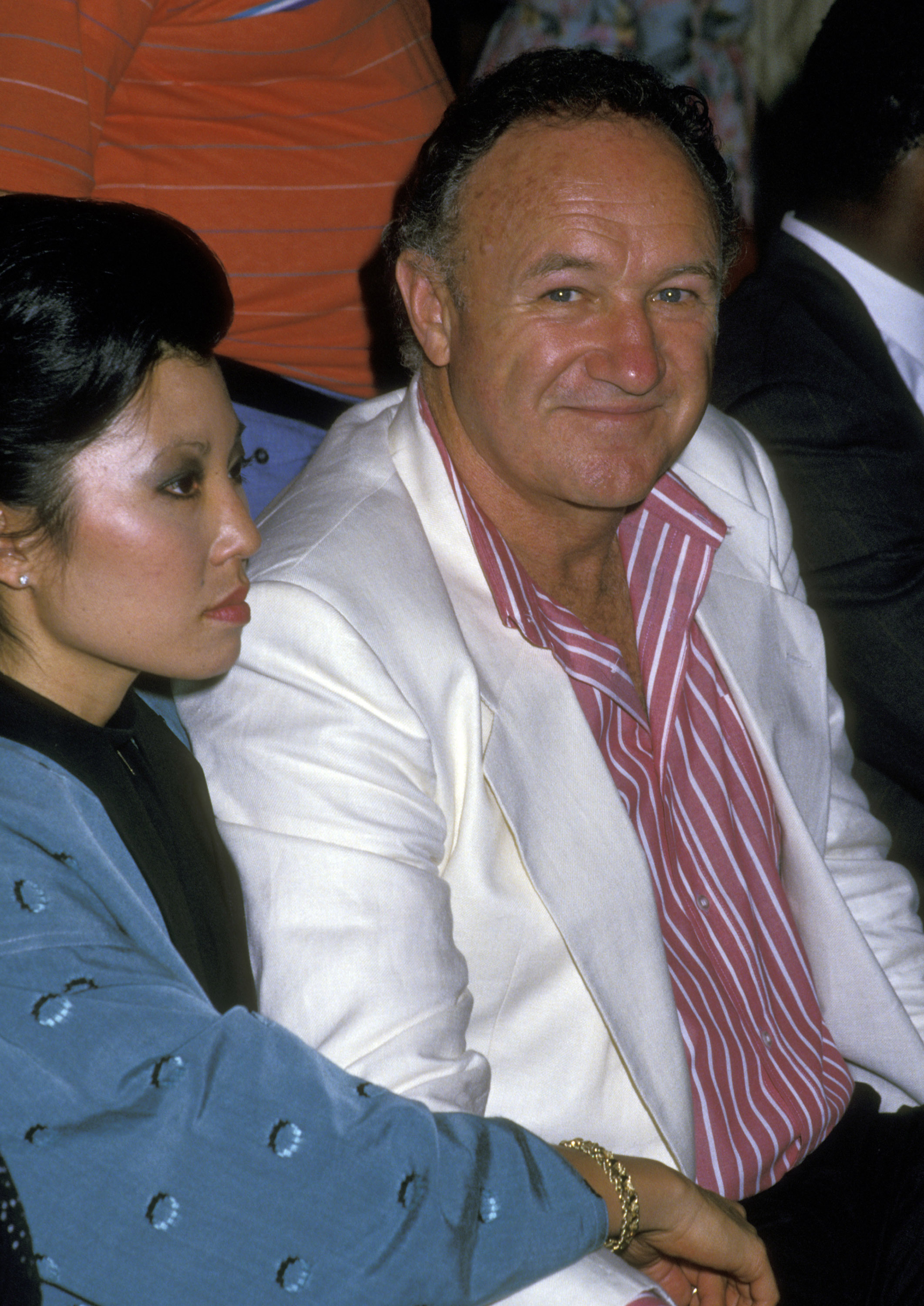 Gene Hackman und Betsy Arakawa während des Kampfes Mike Tyson gegen Michael Spinks im Trump Plaza am 27. Juni 1988 in Atlantic City, New Jersey, Vereinigte Staaten | Quelle: Getty Images