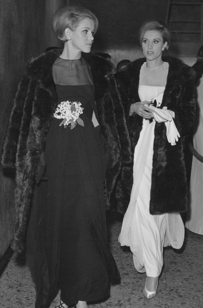 Die Kessler-Zwillinge in Schwarz/Weiß | Quelle: Getty Images