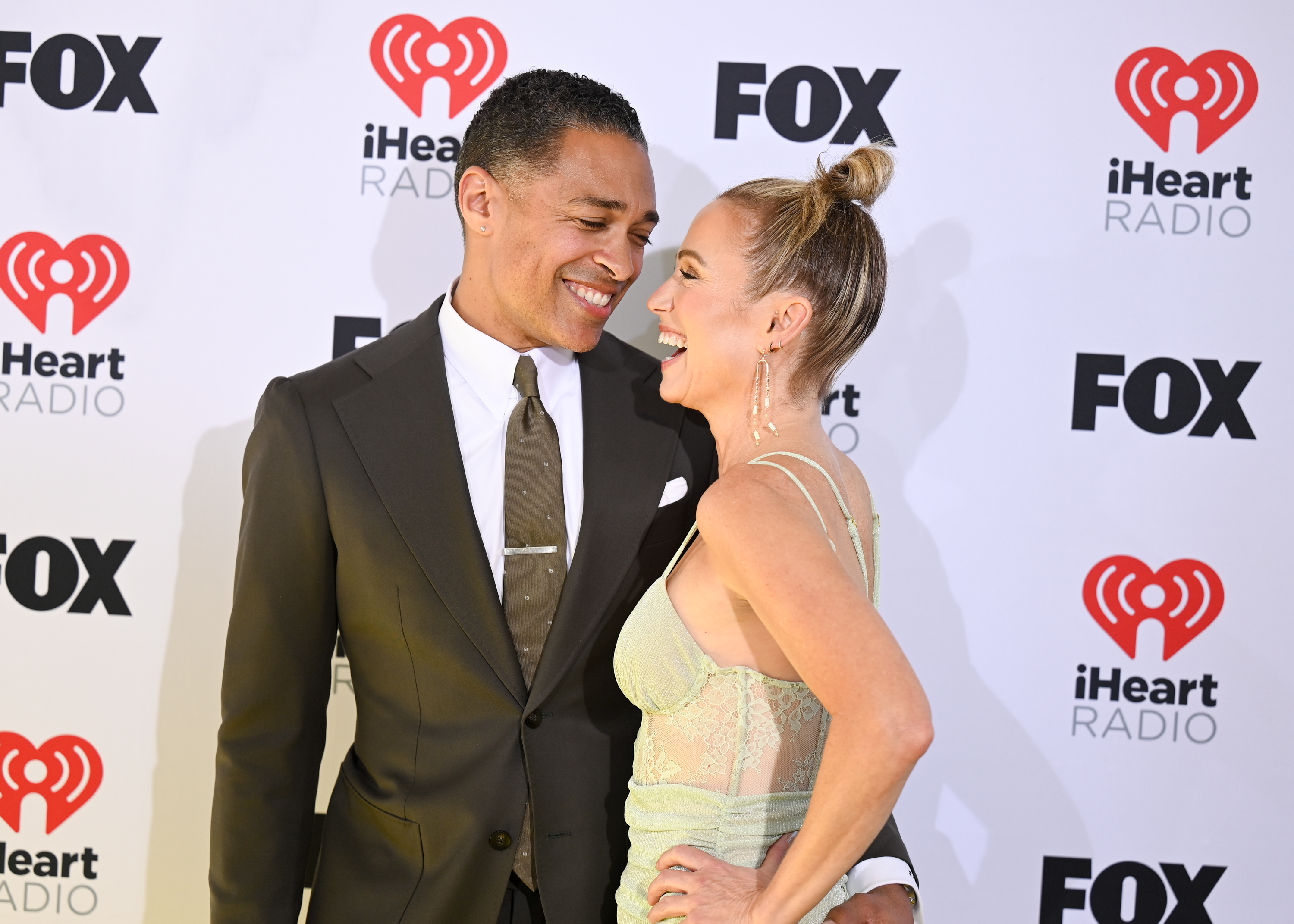 T.J. Holmes und Amy Robach bei den 2024 iHeart Radio Music Awards am 1. April 2024 | Quelle: Getty Images