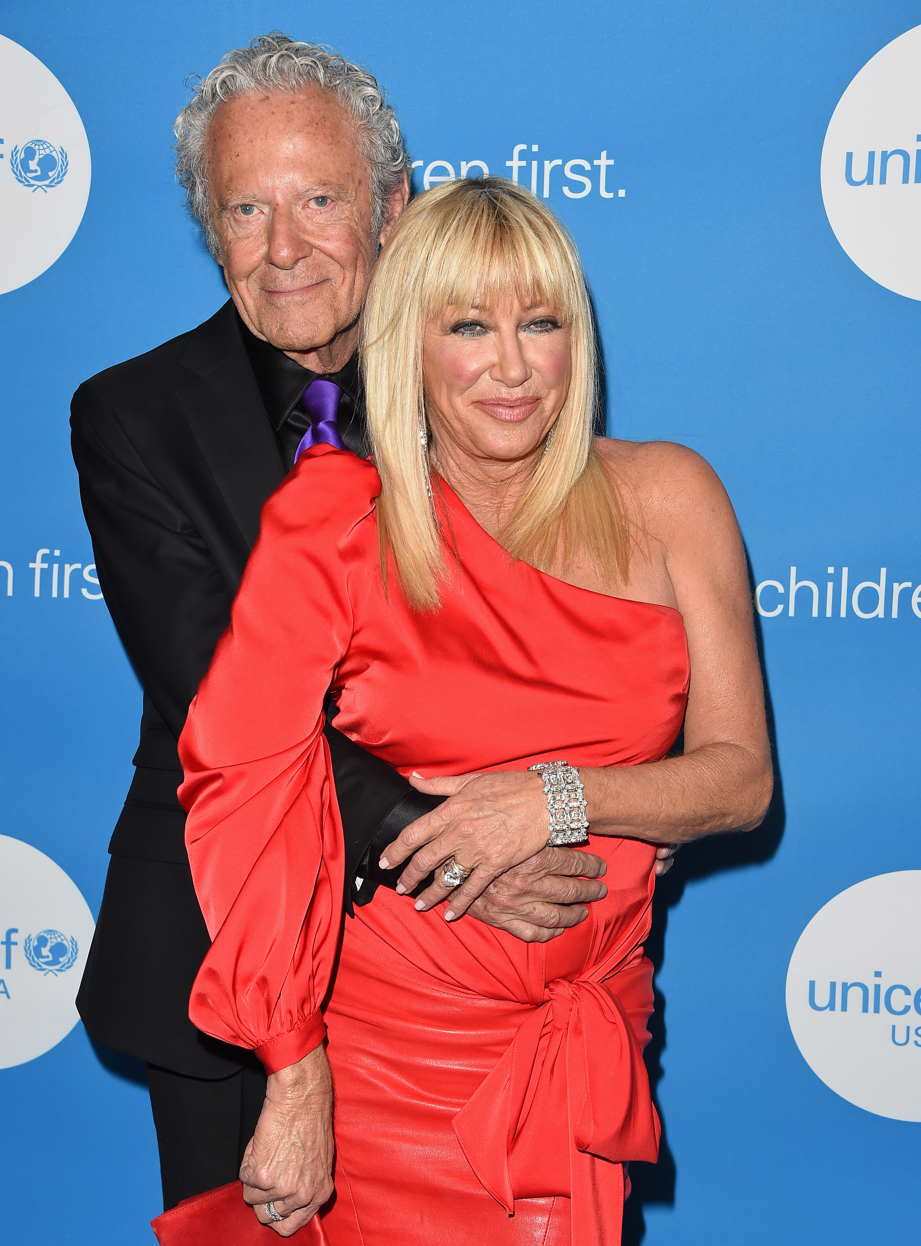 Alan Hamel und Suzanne Somers auf dem 7. UNICEF-Biennale-Ball in Los Angeles | Quelle: Getty Images