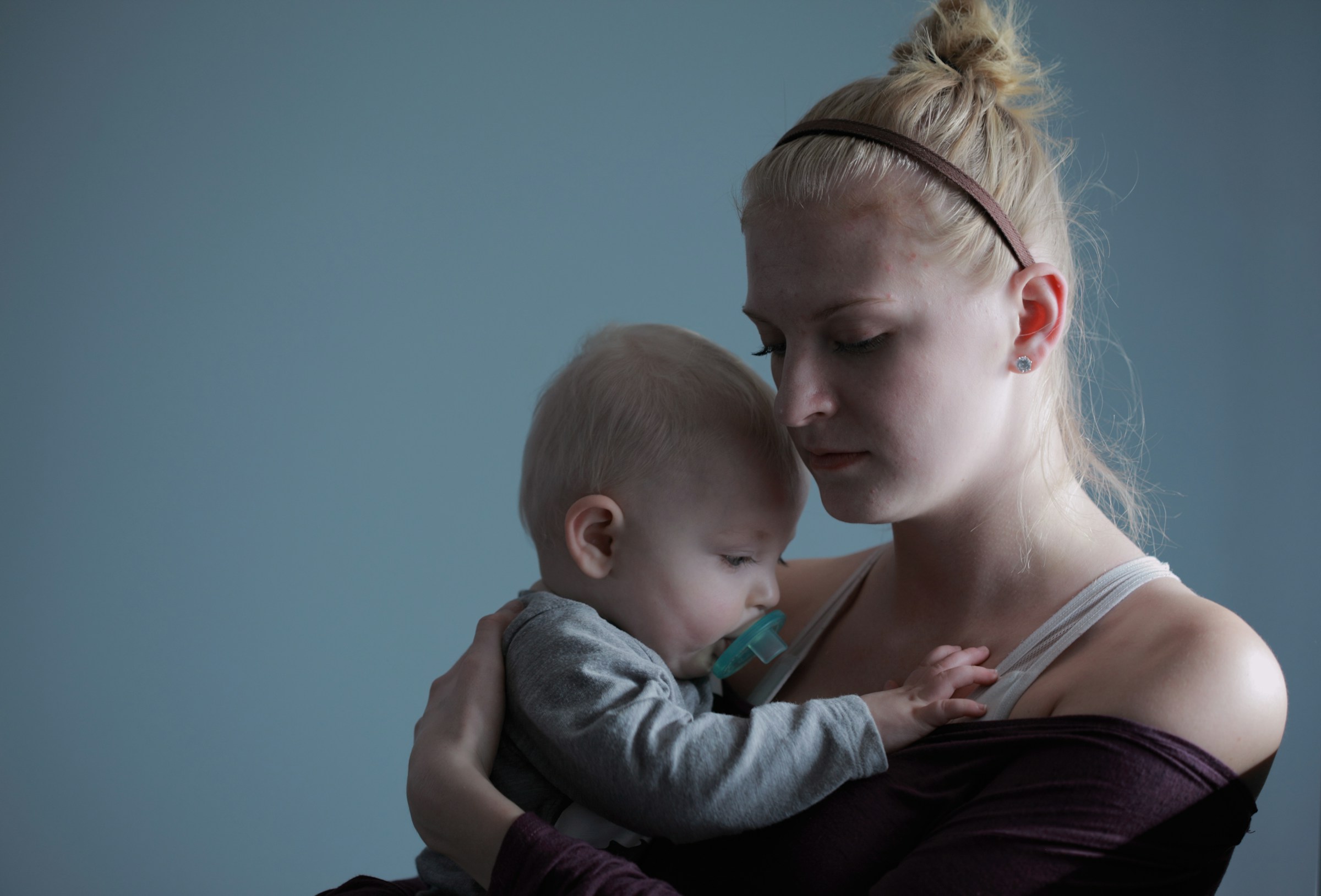 Eine Frau mit ihrem Baby | Quelle: Unsplash