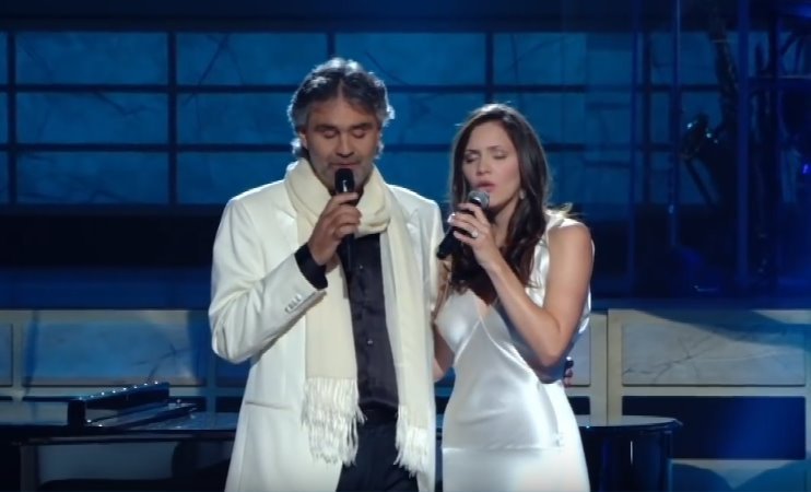 Andrea Bocelli und Katharine McPhee singen "The Prayer" | Quelle: YouTube/HDGoodMusic