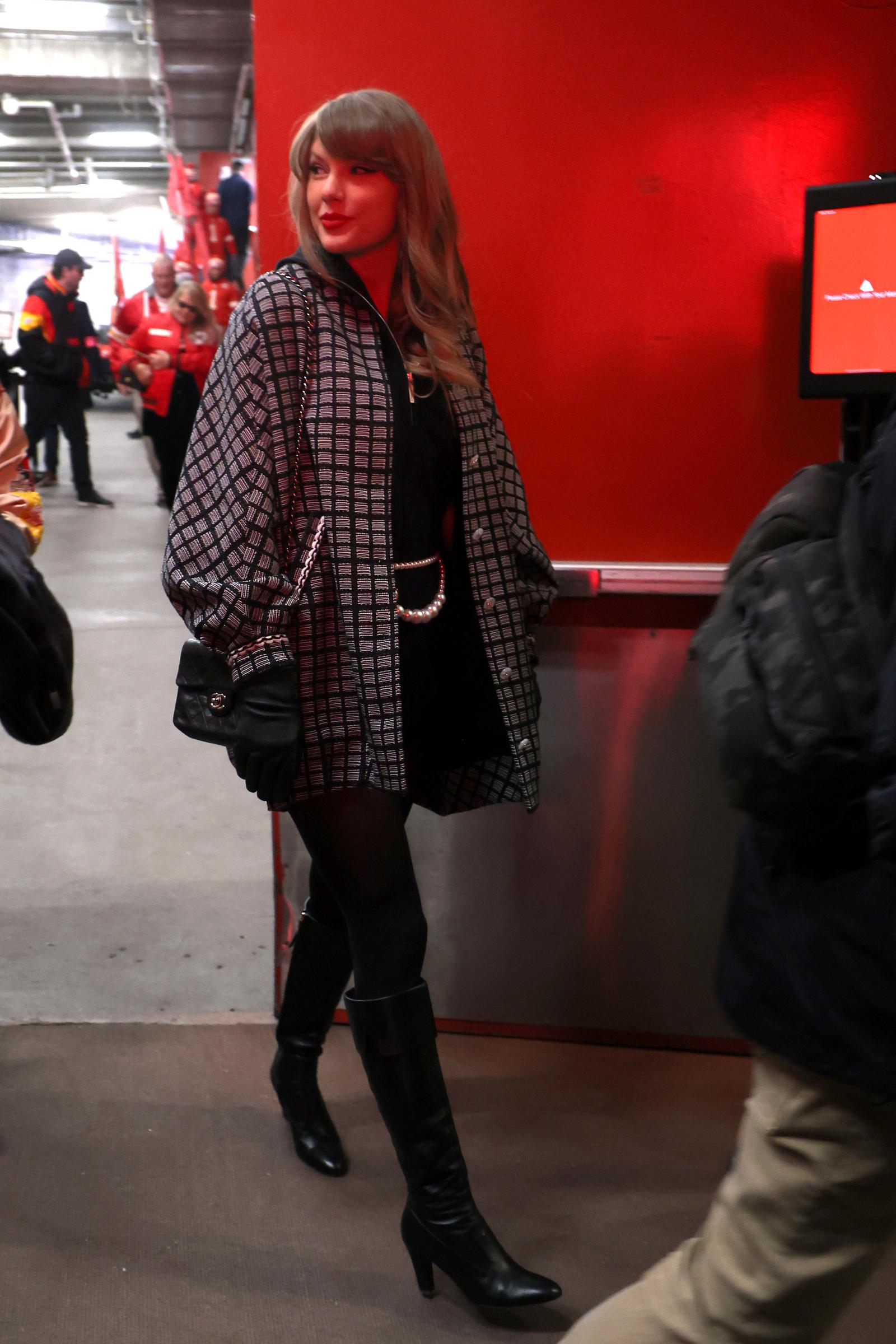 Taylor Swift kommt zum AFC Divisional Playoff-Spiel zwischen den Houston Texans und den Kansas City Chiefs am 18. Januar 2025 in Kansas City, Missouri: Getty Images