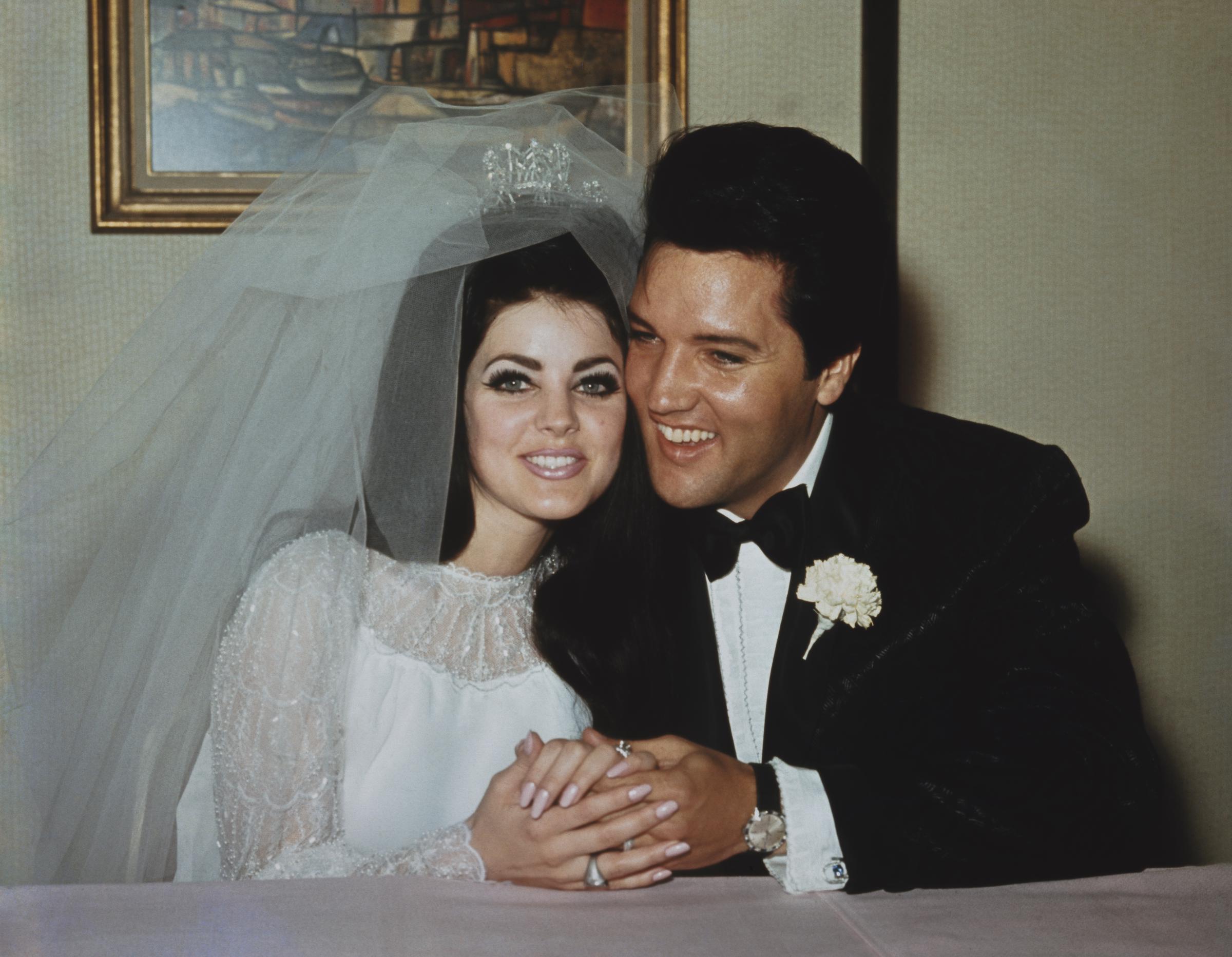 Elvis und Priscilla Presley im Aladdin Hotel in Las Vegas am 1. Mai 1967 | Quelle: Getty Images