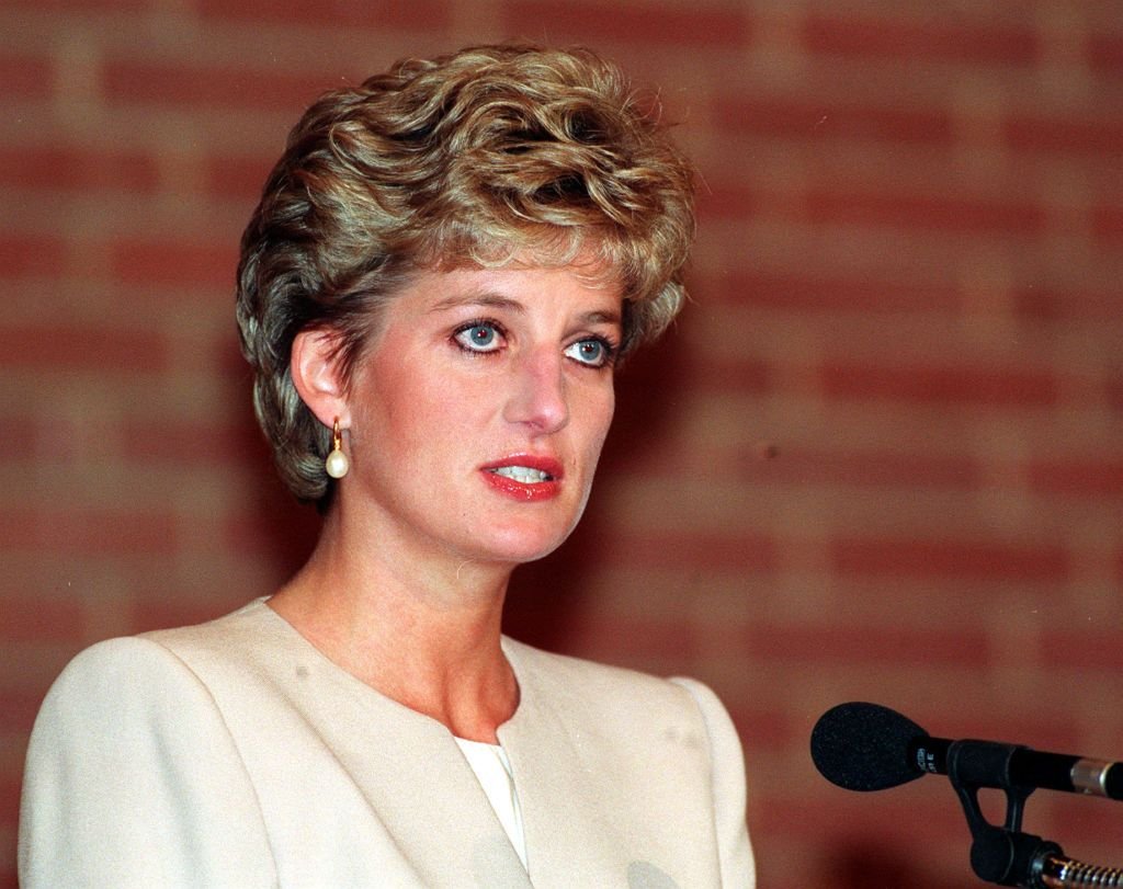 Prinzessin Diana hielt eine Rede auf der E"ating Disorders 93 Conference" am 27. April 1993 | Quelle: Getty Images