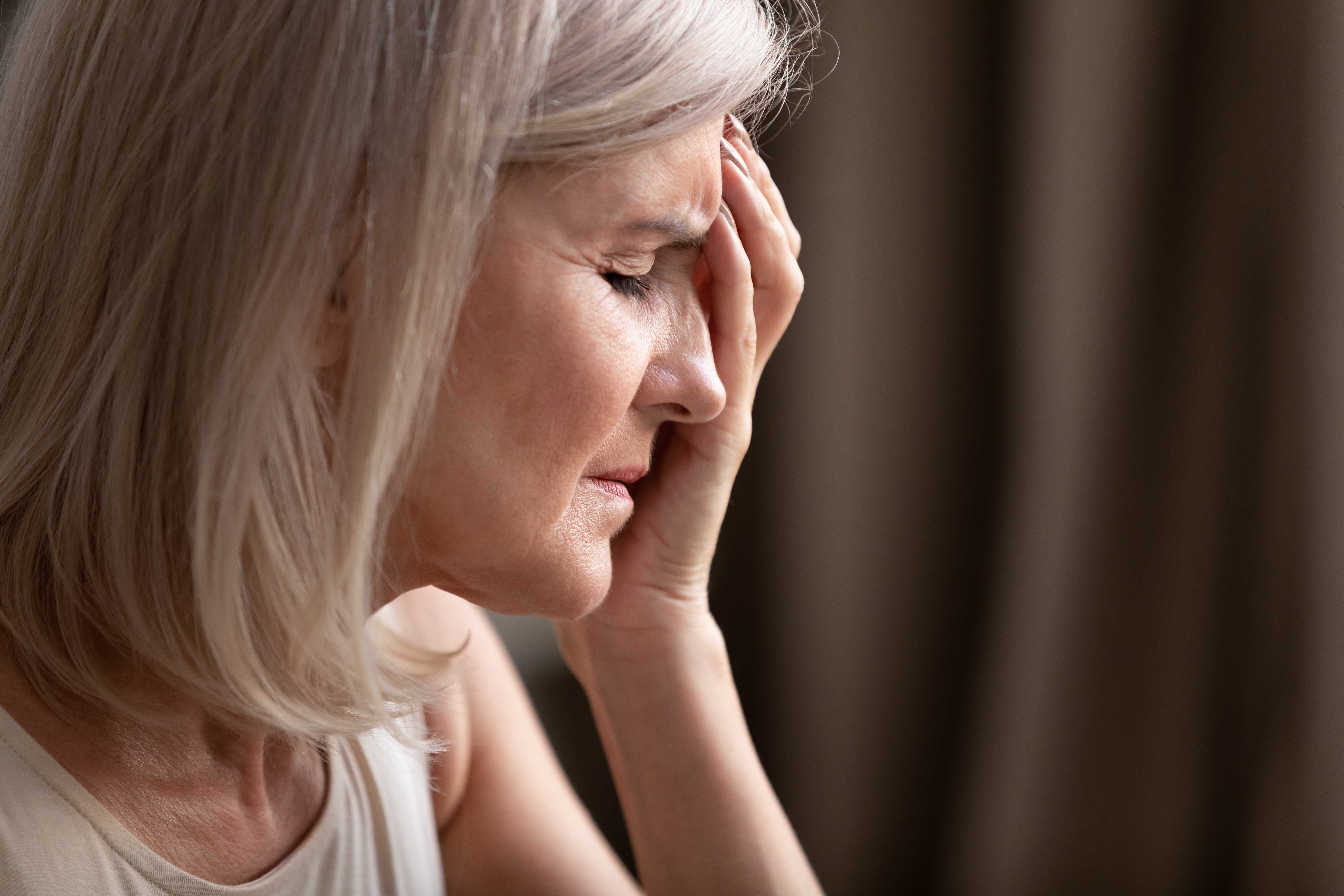 Eine enttäuschte ältere Frau | Quelle: Shutterstock