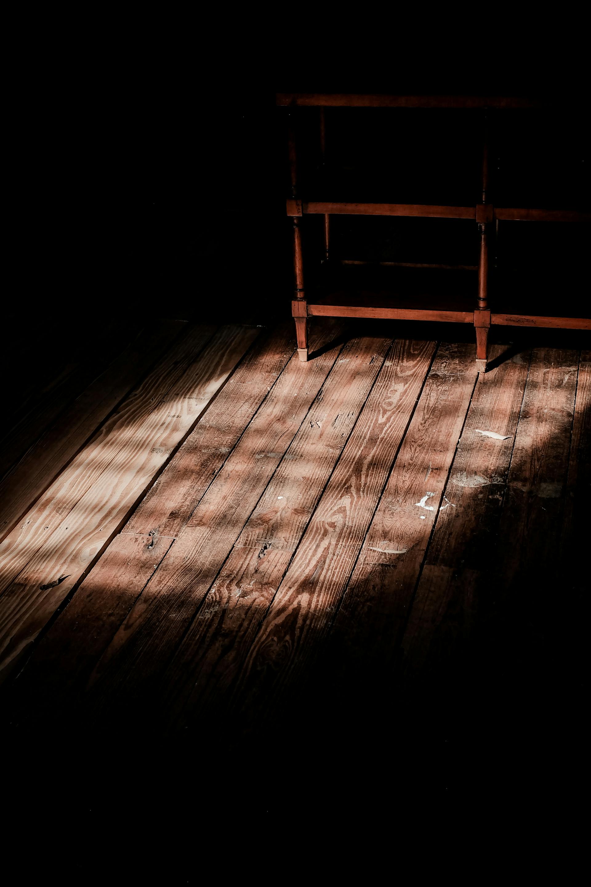 Holzdielen in einem Haus | Quelle: Pexels