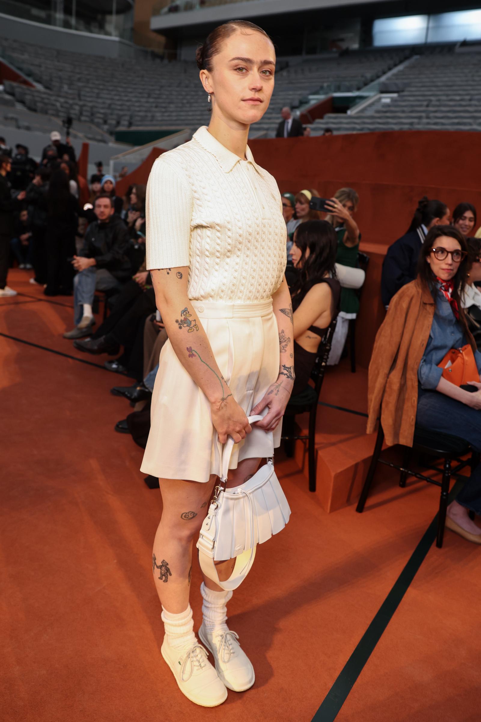 Ella Emhoff bei der Lacoste Womenswear Herbst/Winter 2025-2026 Show während der Paris Fashion Week in Paris, Frankreich am 9. März 2025. | Quelle: Getty Images