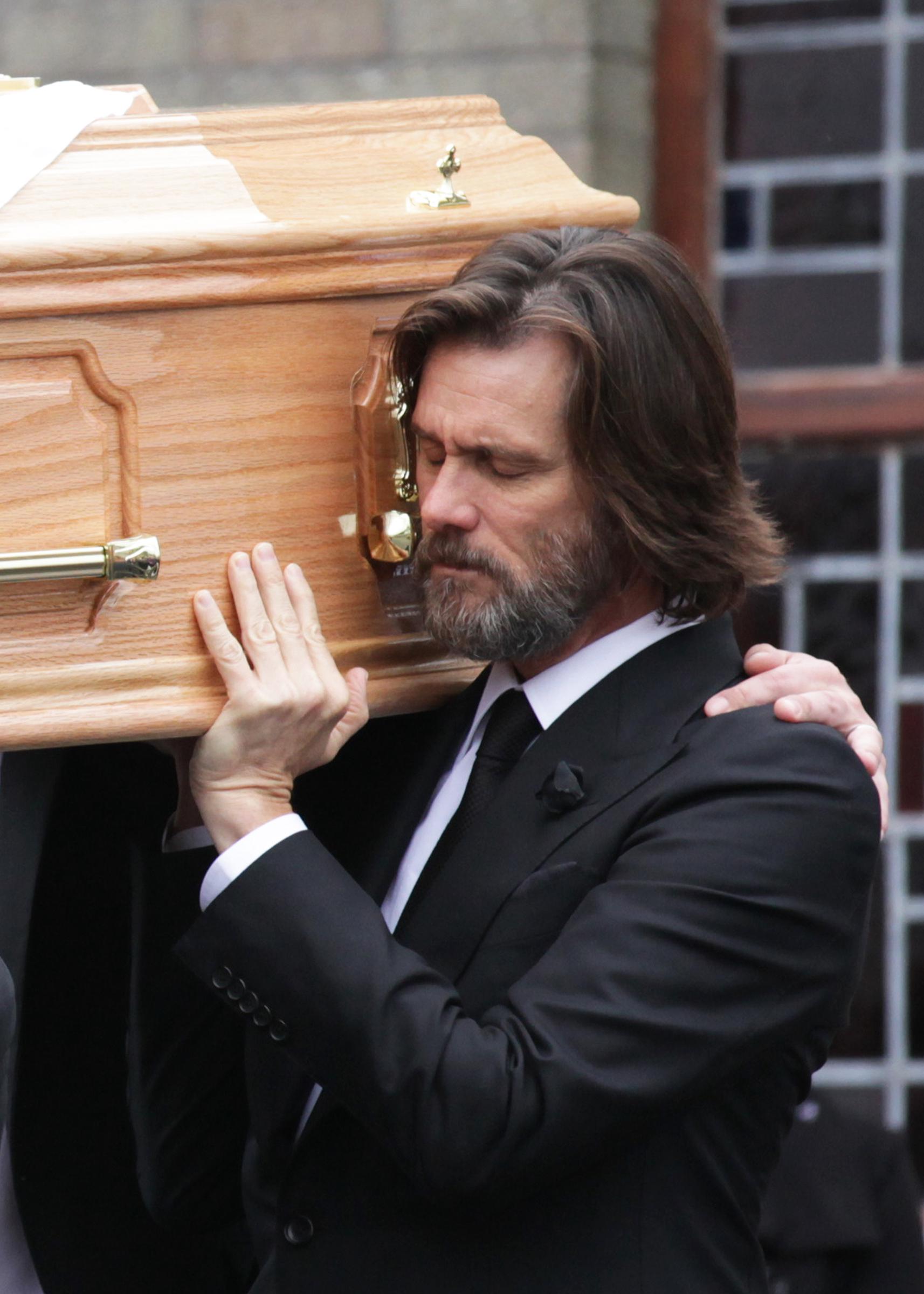 Der Tod von Cathriona White im Jahr 2015 war eines der schmerzhaftesten Kapitel in Carreys Privatleben. In seinem Nachruf bezeichnete er sie als seine „liebe Cathriona“ und sagte, alle, die sie geliebt hätten, seien „wie vom Blitz getroffen“ gewesen. | Quelle: Getty Images