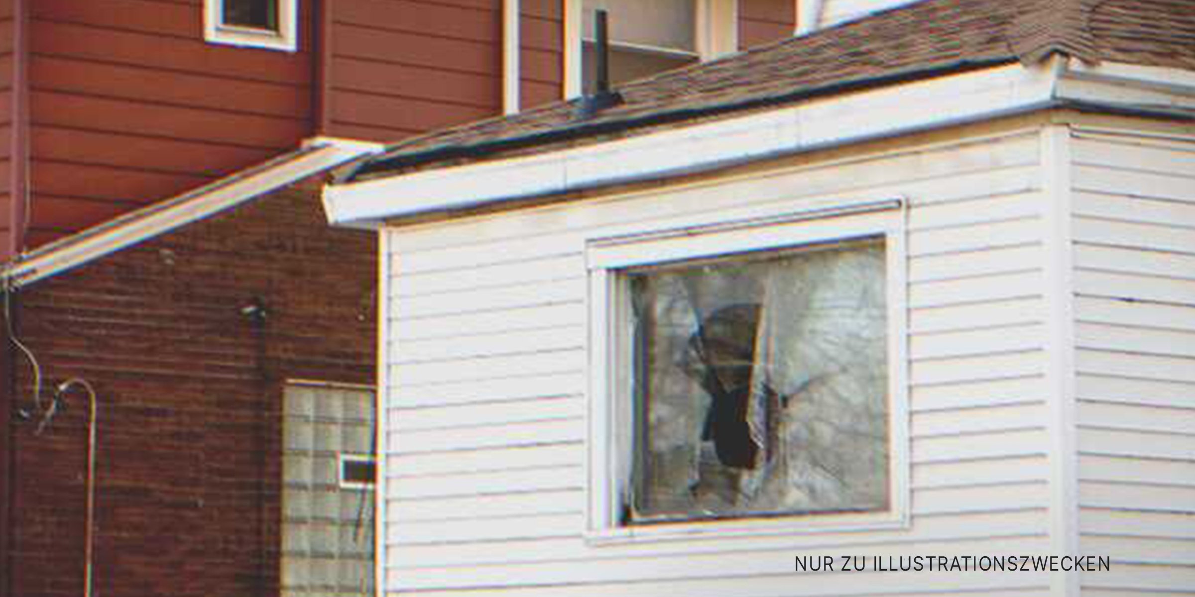 Ein zerbrochenes Fenster. | Quelle: Shutterstock