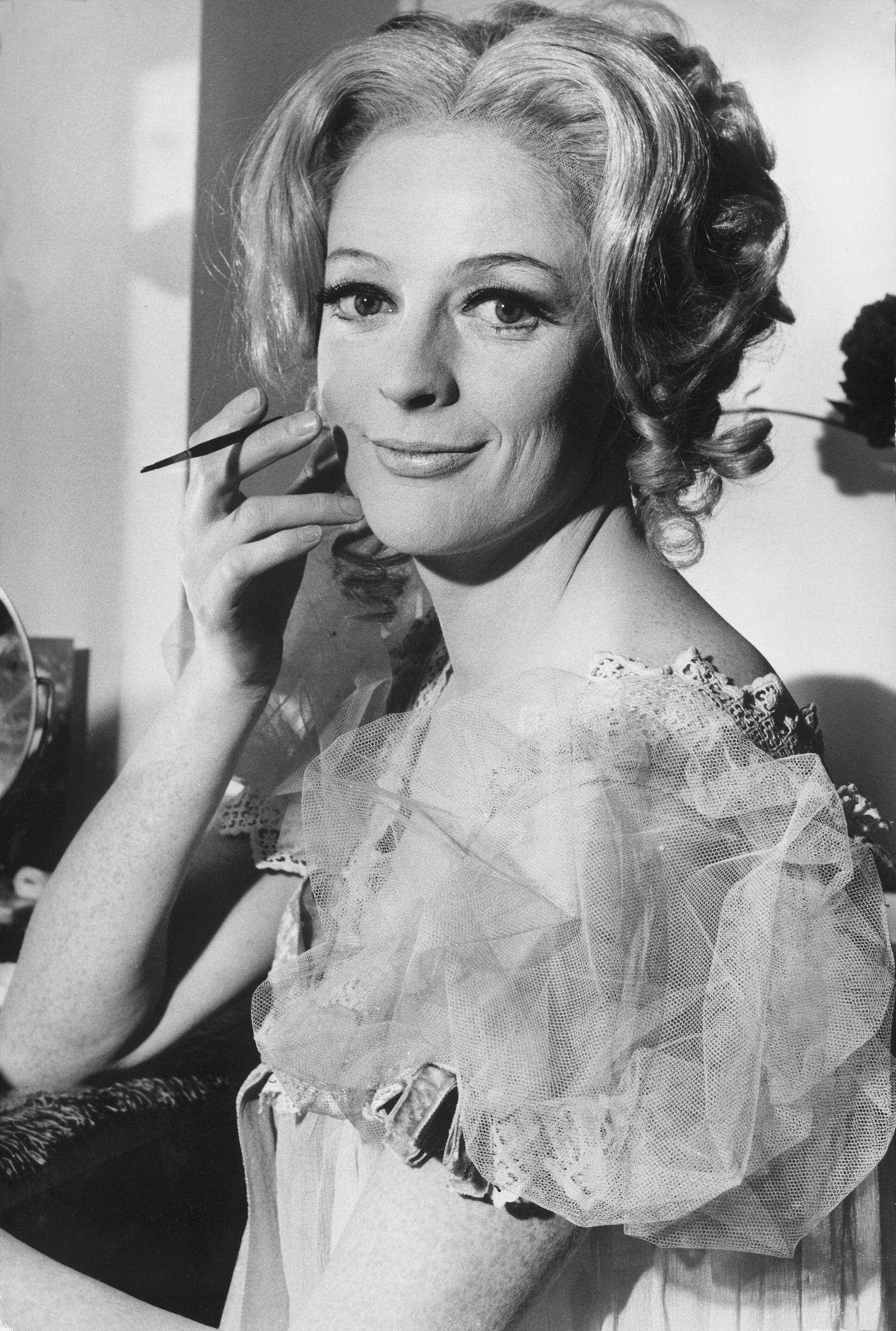 Maggie Smith wurde am 24. Oktober 1967 im Old Vic Theatre in London, England, fotografiert. | Quelle: Getty Images