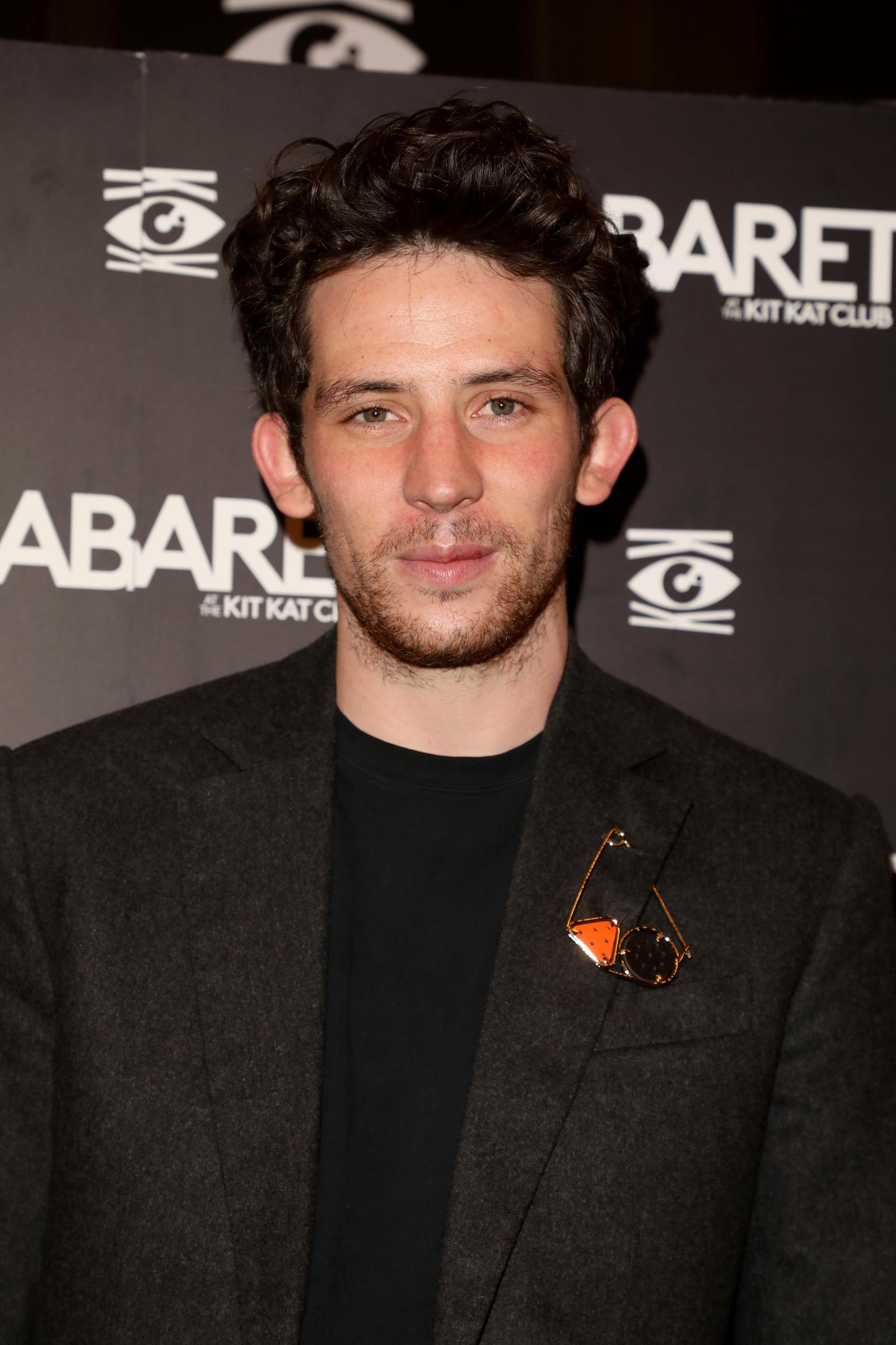 Josh O'Connor besucht eine Gala-Vorstellung von "Cabaret" am 12. Dezember 2021 in London, England. | Quelle: Getty Images