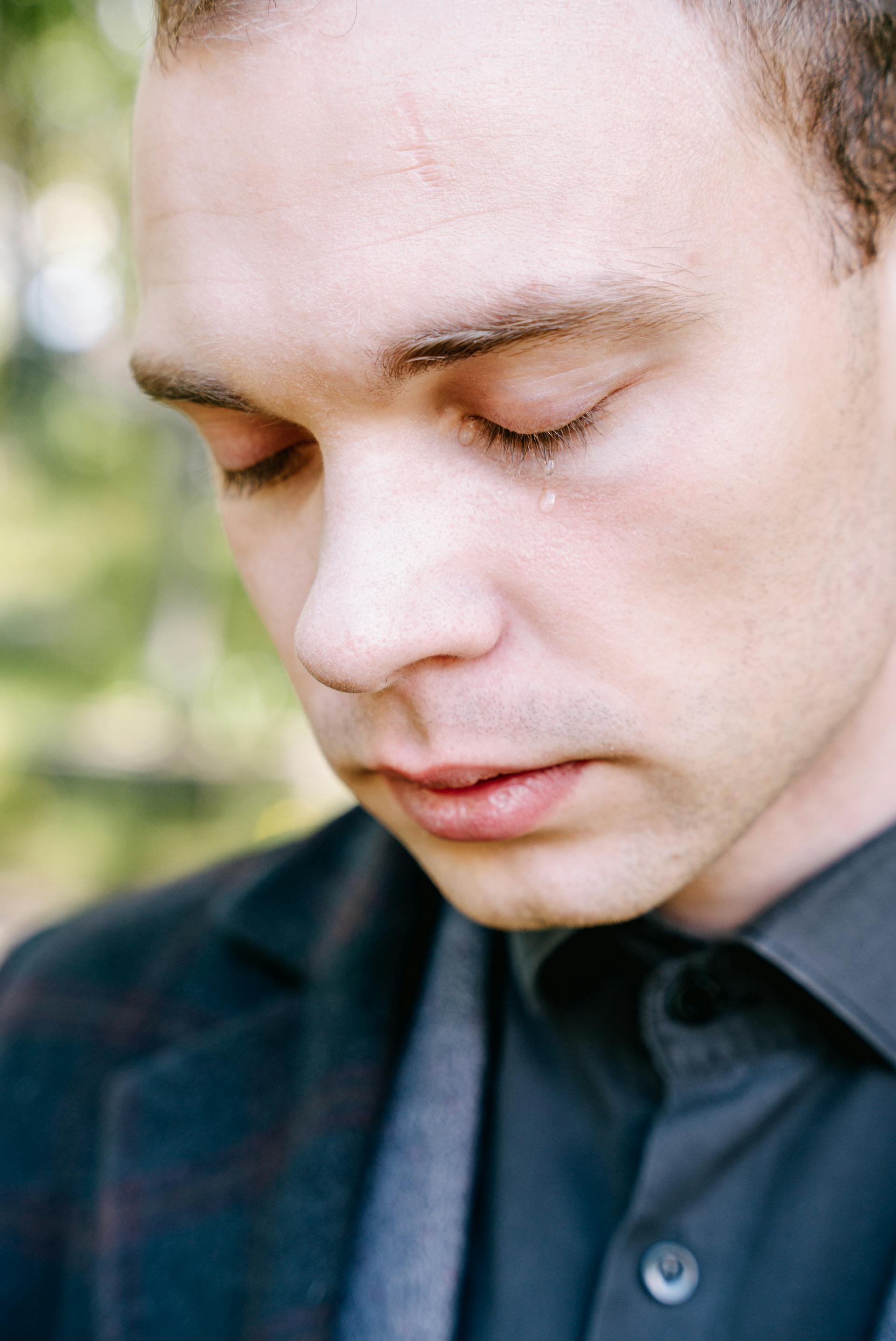 Ein Mann mit gebrochenem Herzen | Quelle: Pexels