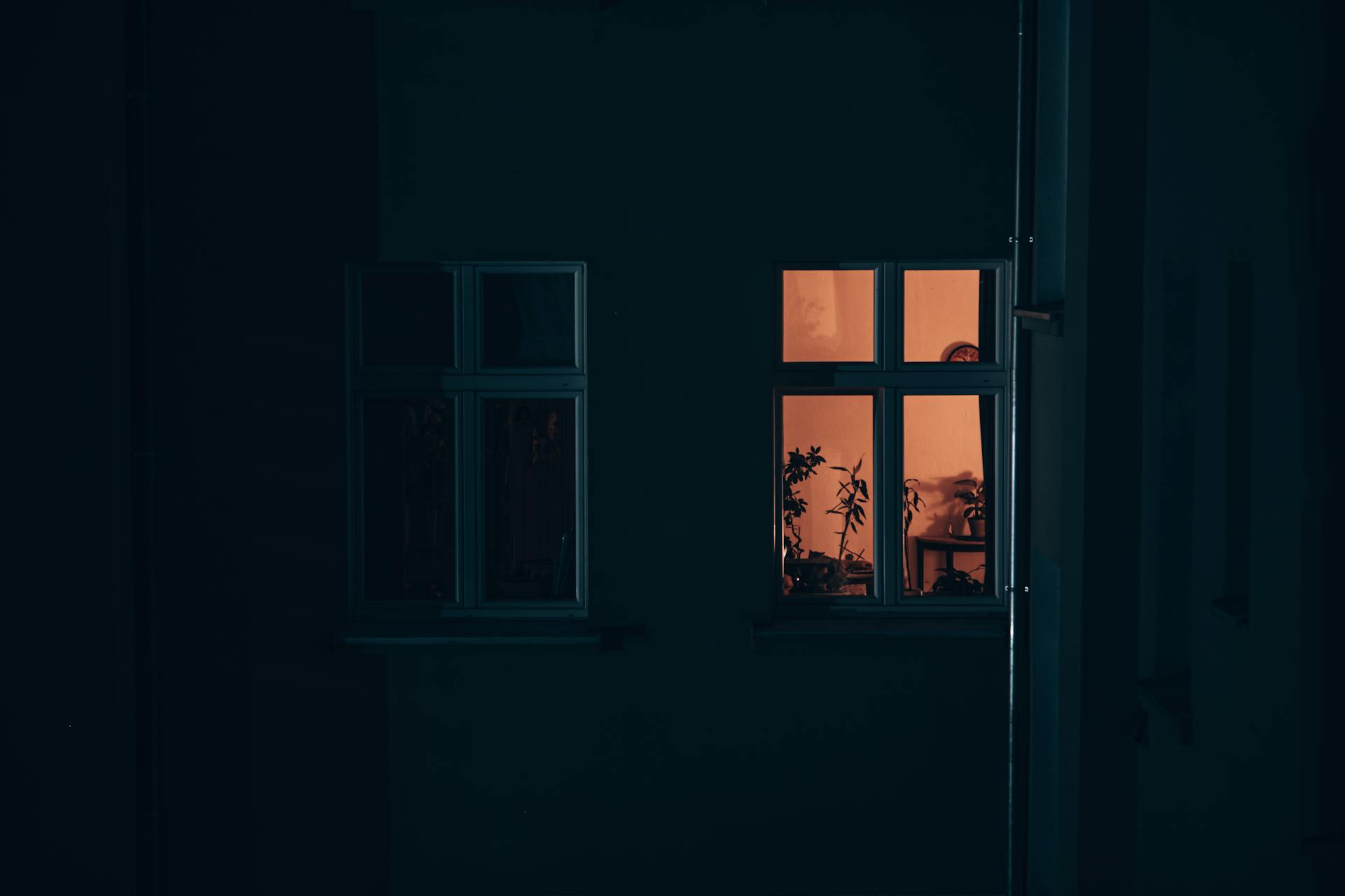 Fenster bei Nacht | Quelle: Pexels