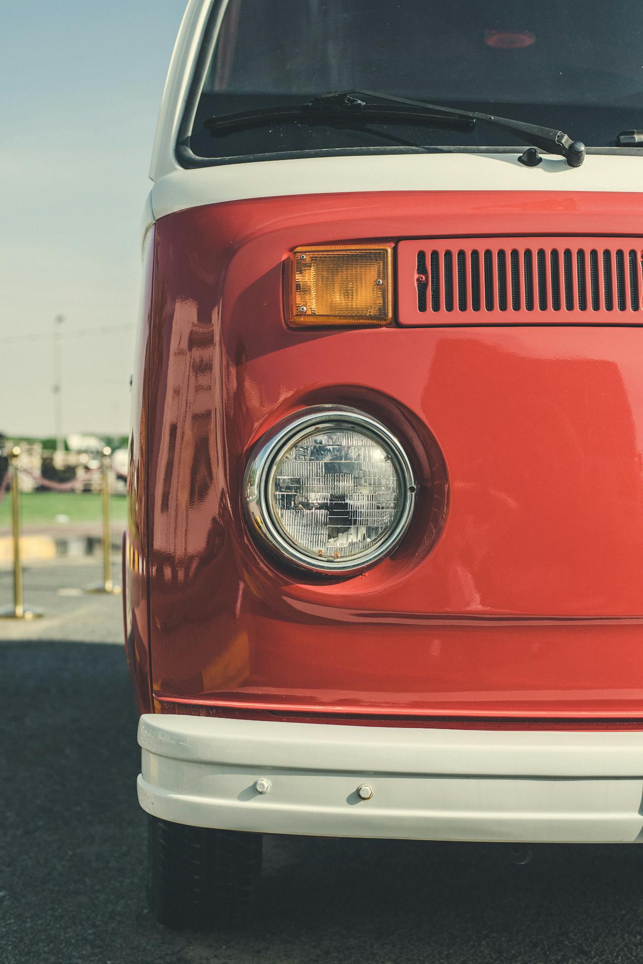 Nahaufnahme eines roten Vans | Quelle: Pexels