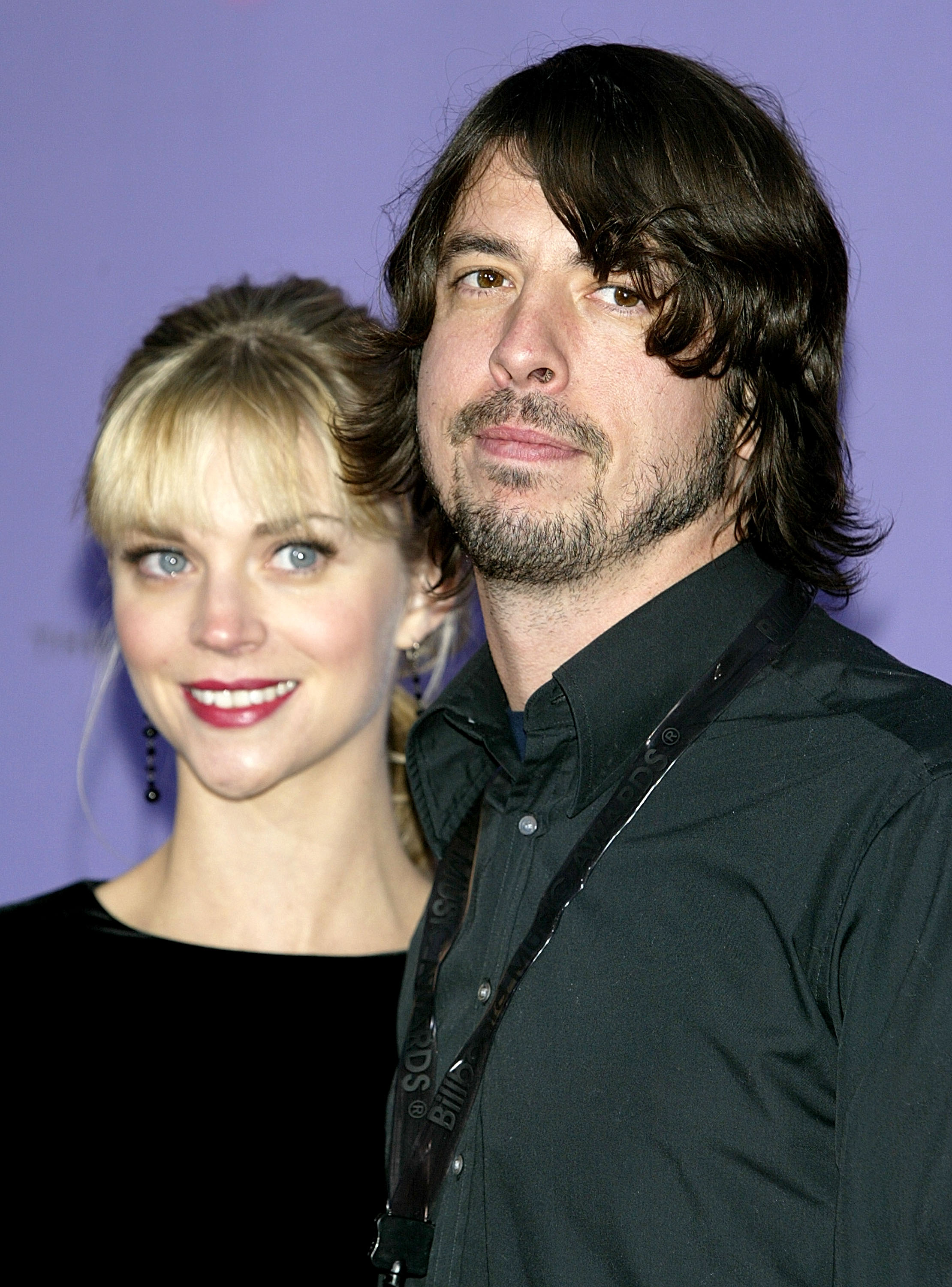 Jordyn Blum und Dave Grohl besuchen die 2003 Billboard Music Awards am 10. Dezember 2003 in Las Vegas, Nevada. | Quelle: Getty Images