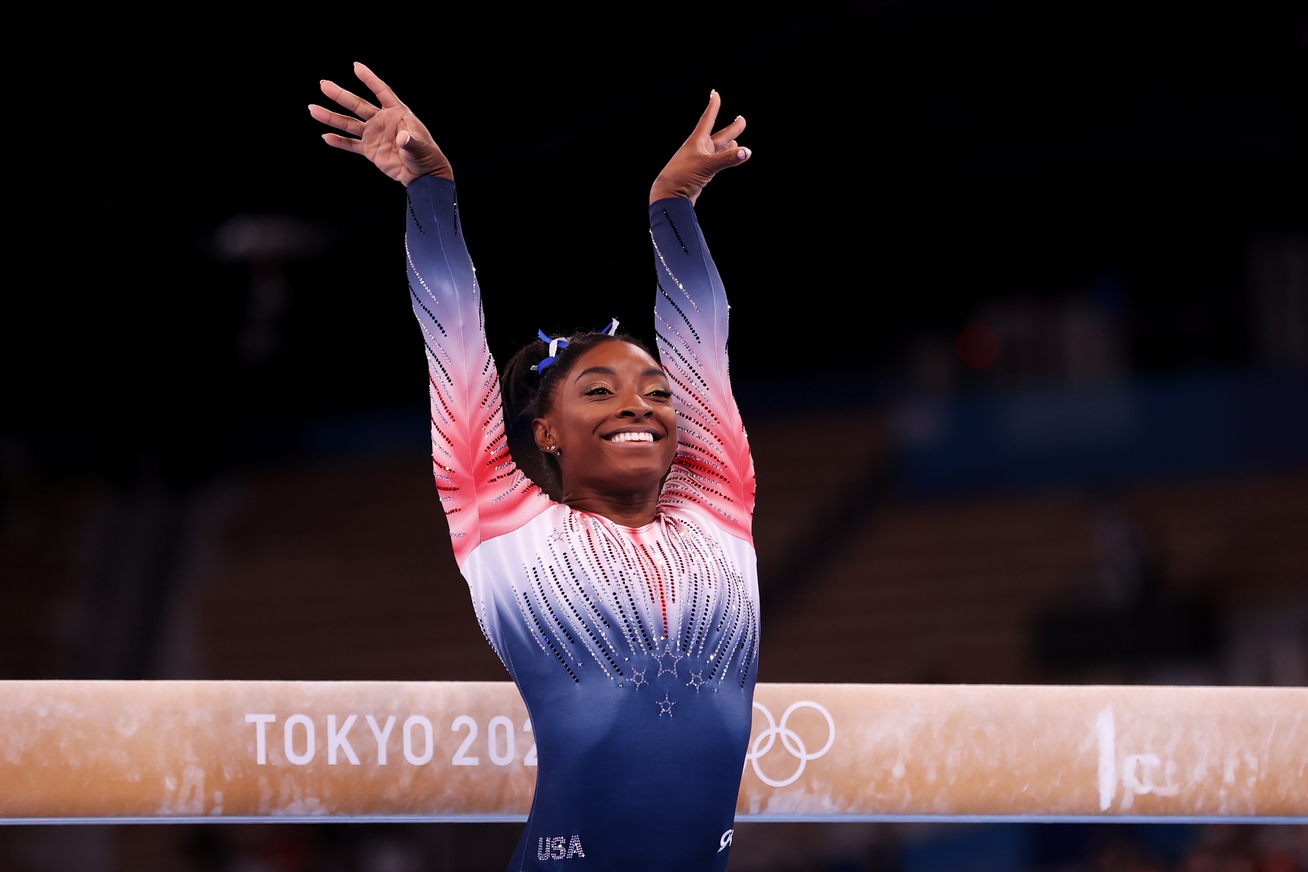 Simone Biles vom Team USA tritt während des Schwebebalken-Finales der Frauen am elften Tag der Olympischen Spiele 2020 in Tokio im Ariake Gymnastics Centre am 03. August 2021 in Tokio, Japan, an. | Quelle: Getty Images