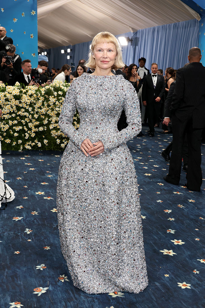 Pamela Anderson bei der Met Gala am 5. Mai 2025 im Metropolitan Museum of Art in New York City.