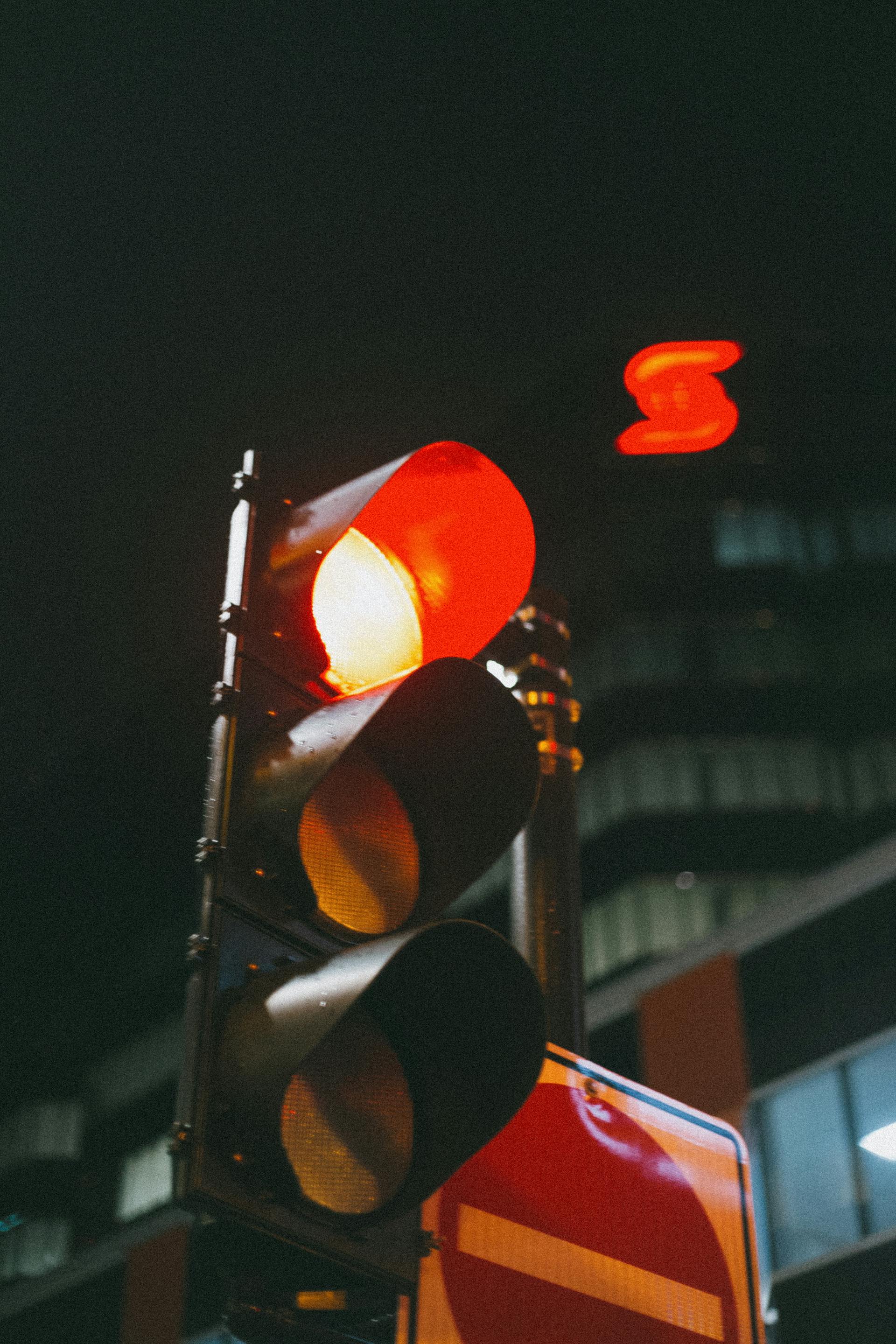 Eine rote Ampel | Quelle: Pexels
