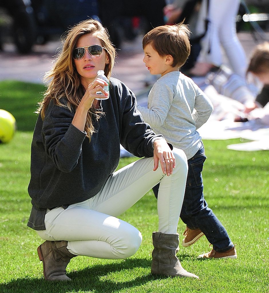 Gisele Bündchen und Benjamin Brady werden am 4. Mai 2013 in Battery Park City in New York City gesehen. (Foto: Alo Ceballos/FilmMagic)