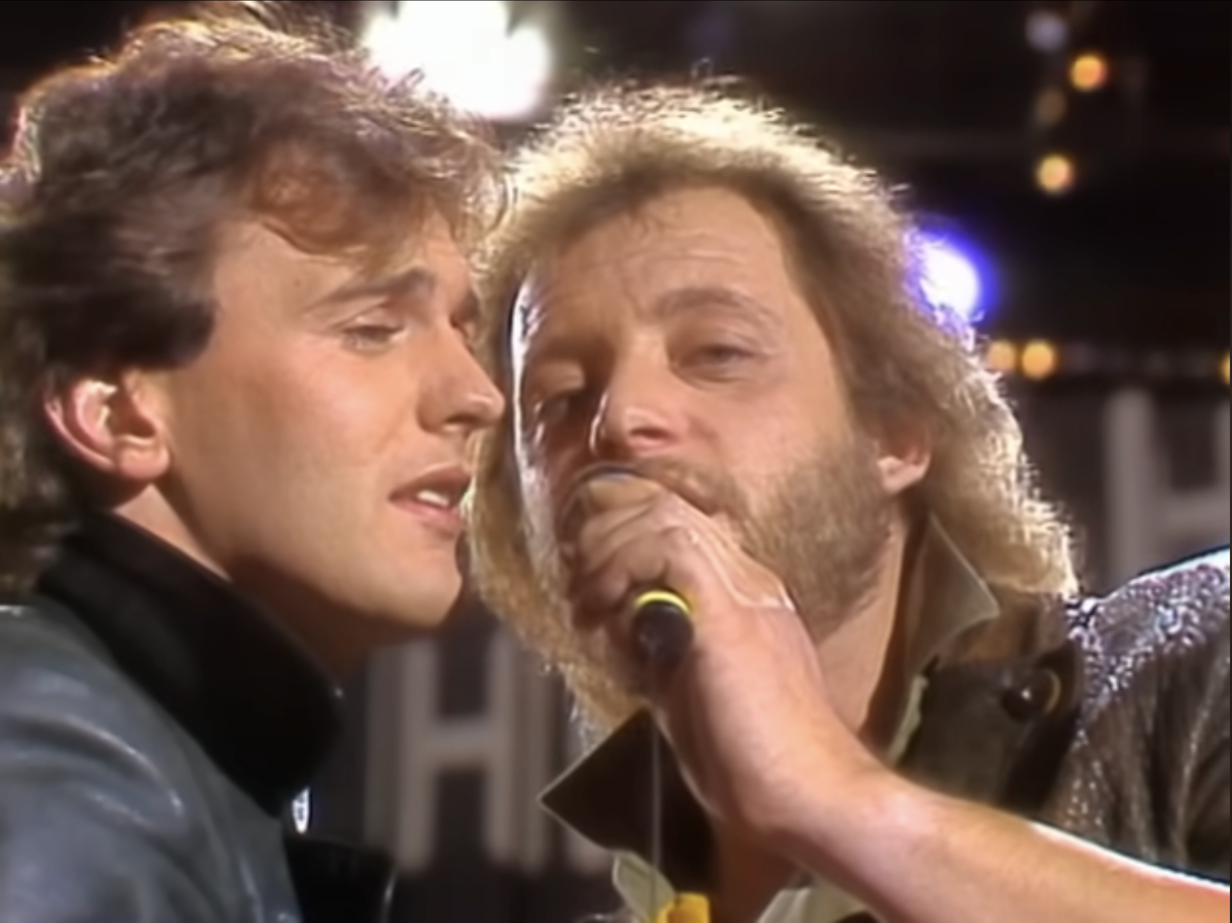 Screenshot aus dem Musikvideo „Weil i di mog“ – Relax (1982) | Quelle: YouTube/Official_Relax