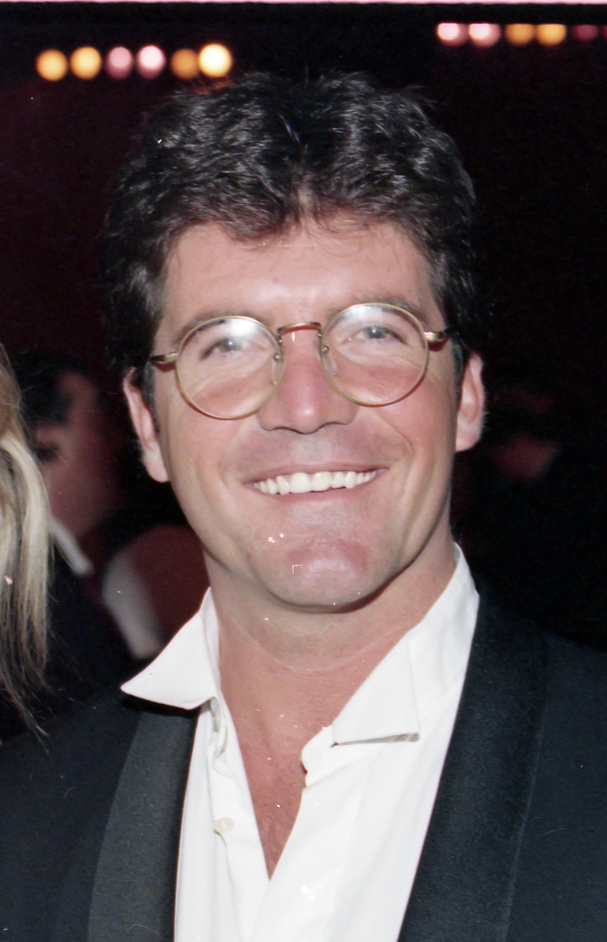 Simon Cowell bei den BRIT Awards am 14. Februar 1994 | Quelle: Getty Images