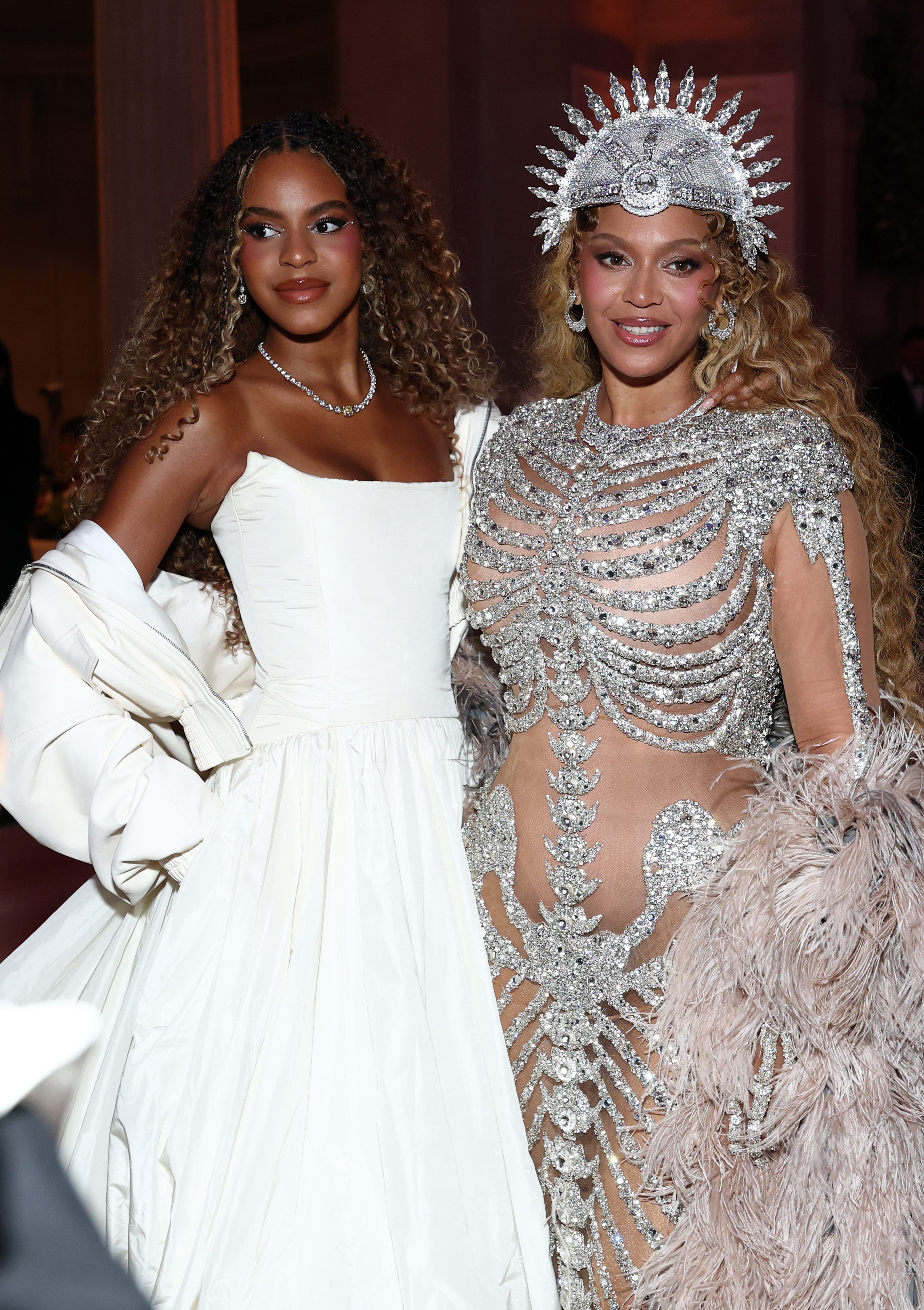 Blue Ivy hat bereits umfangreiche Bühnenerfahrung an der Seite von Beyoncé gesammelt, als sie 2023 bei der „Renaissance World Tour“ und 2025 bei der „Cowboy Carter Tour“ auftrat. Diesmal waren die Rollen vertauscht, denn ihre Superstar-Mutter feuerte sie stolz aus dem Publikum an. | Quelle: Getty Images