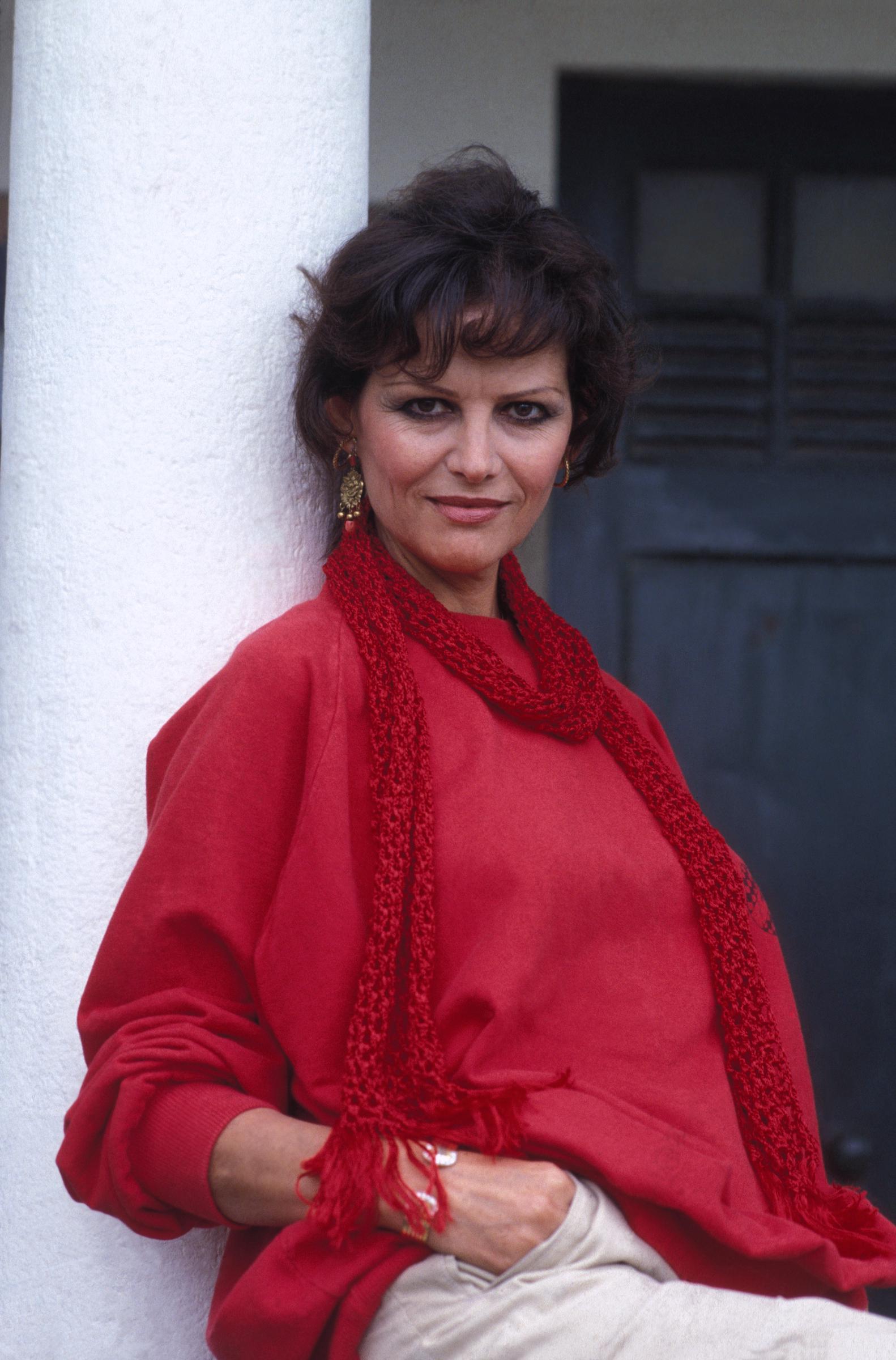 Claudia Cardinale auf dem Deauville Festival am 1. Januar 1983 in Frankreich. | Quelle: Getty Images