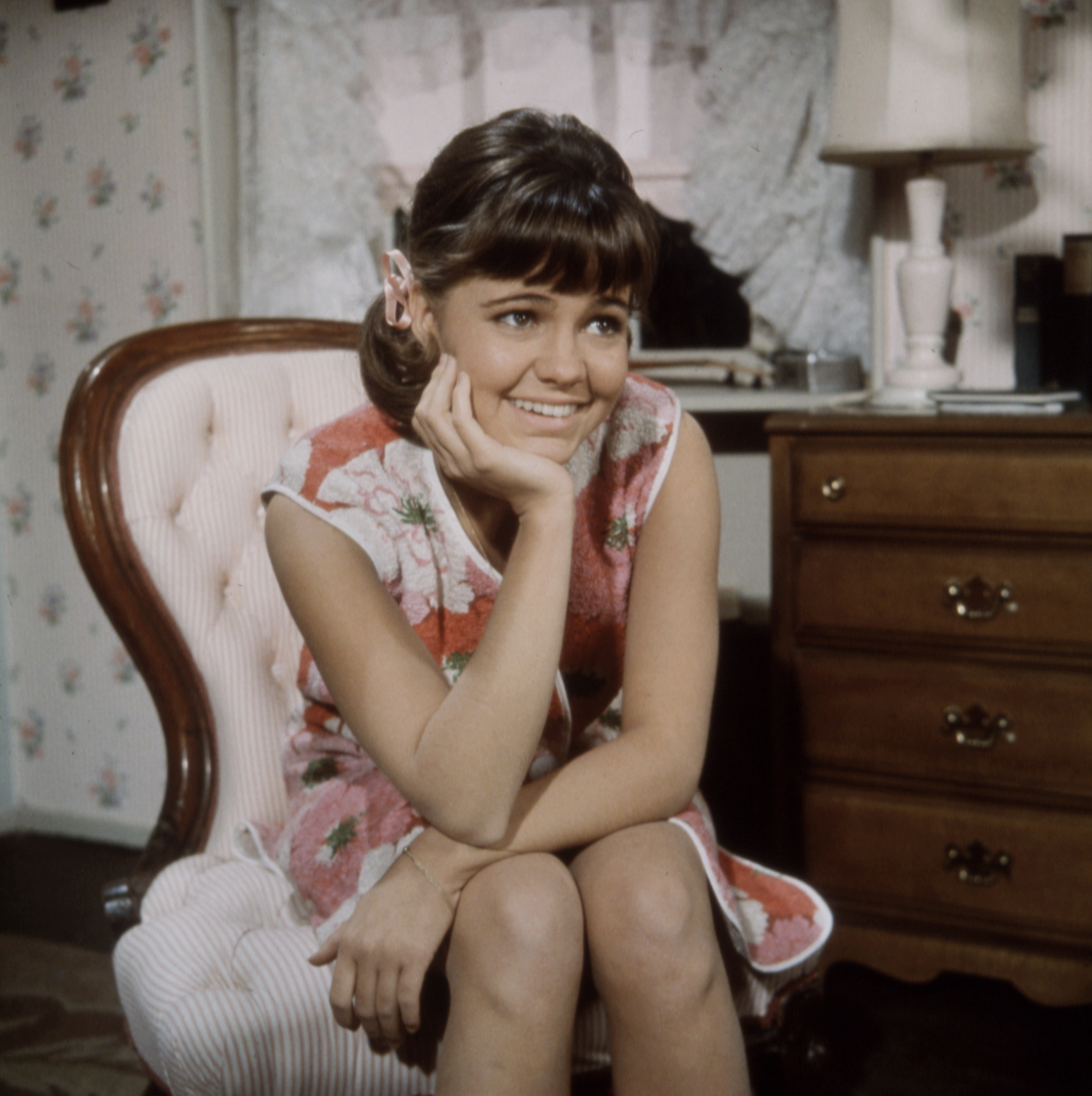 Sally Field als Gidget in der Fernsehserie "Gidget" im Jahr 1965 in Culver City, Kalifornien | Quelle: Getty Images