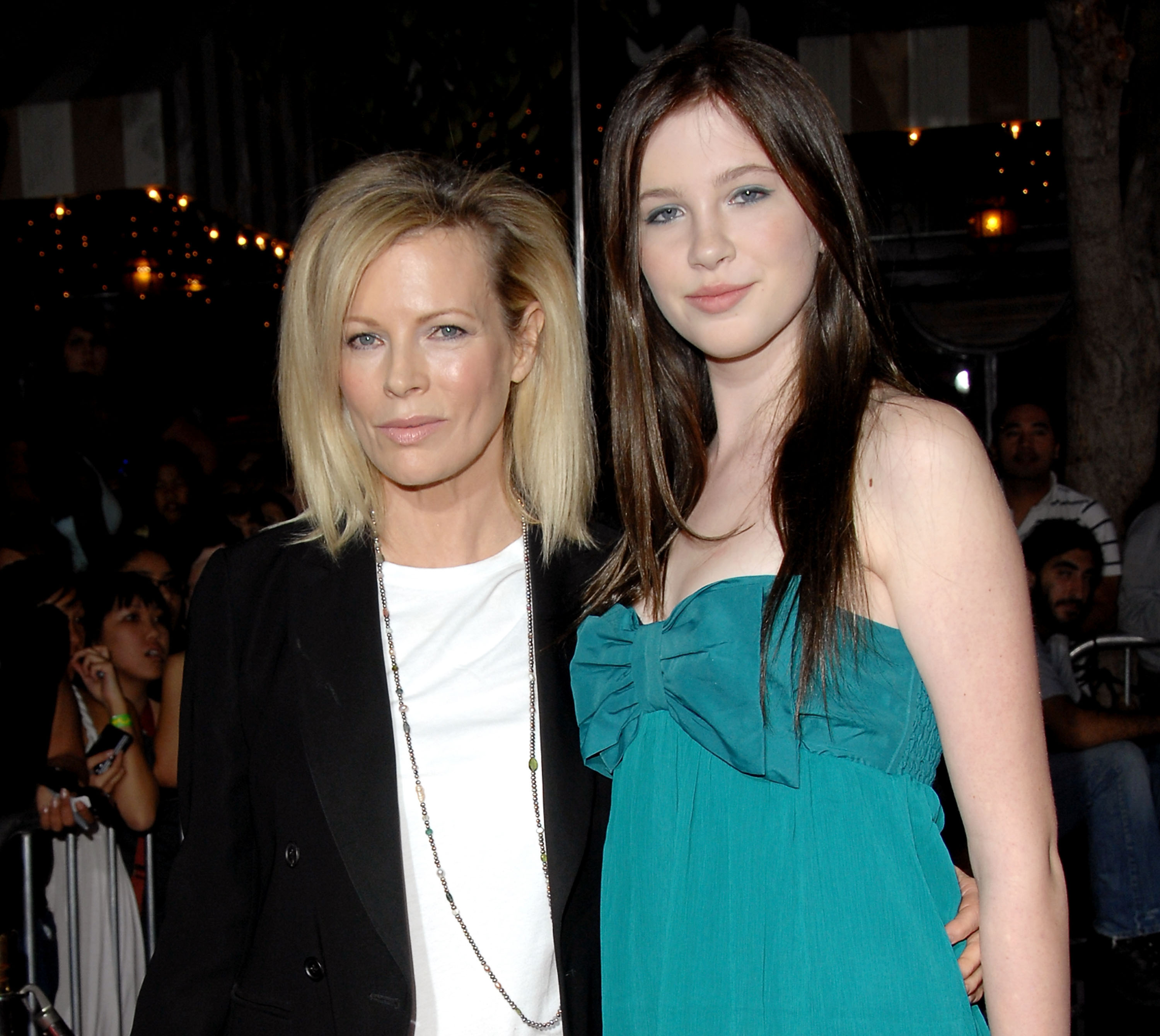 Kim Basinger und Ireland Baldwin bei der Los Angeles-Premiere von "Twilight" am 17. November 2008 in Westwood, Kalifornien | Quelle: Getty Images