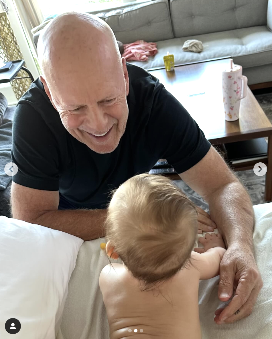 Bruce Willis mit seiner Enkelin Louette, zu sehen in einem Post vom 19. März 2024 | Quelle: Instagram/demimoore