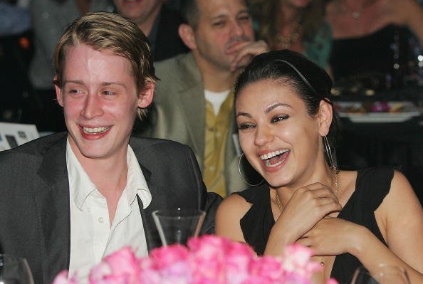 Mila Kunis und Macaulay Culkin, UBid.com And Hollywood Stars Launch Auction For Hurricane Victims, Las Vegas, 2005 | Quelle: Getty Images