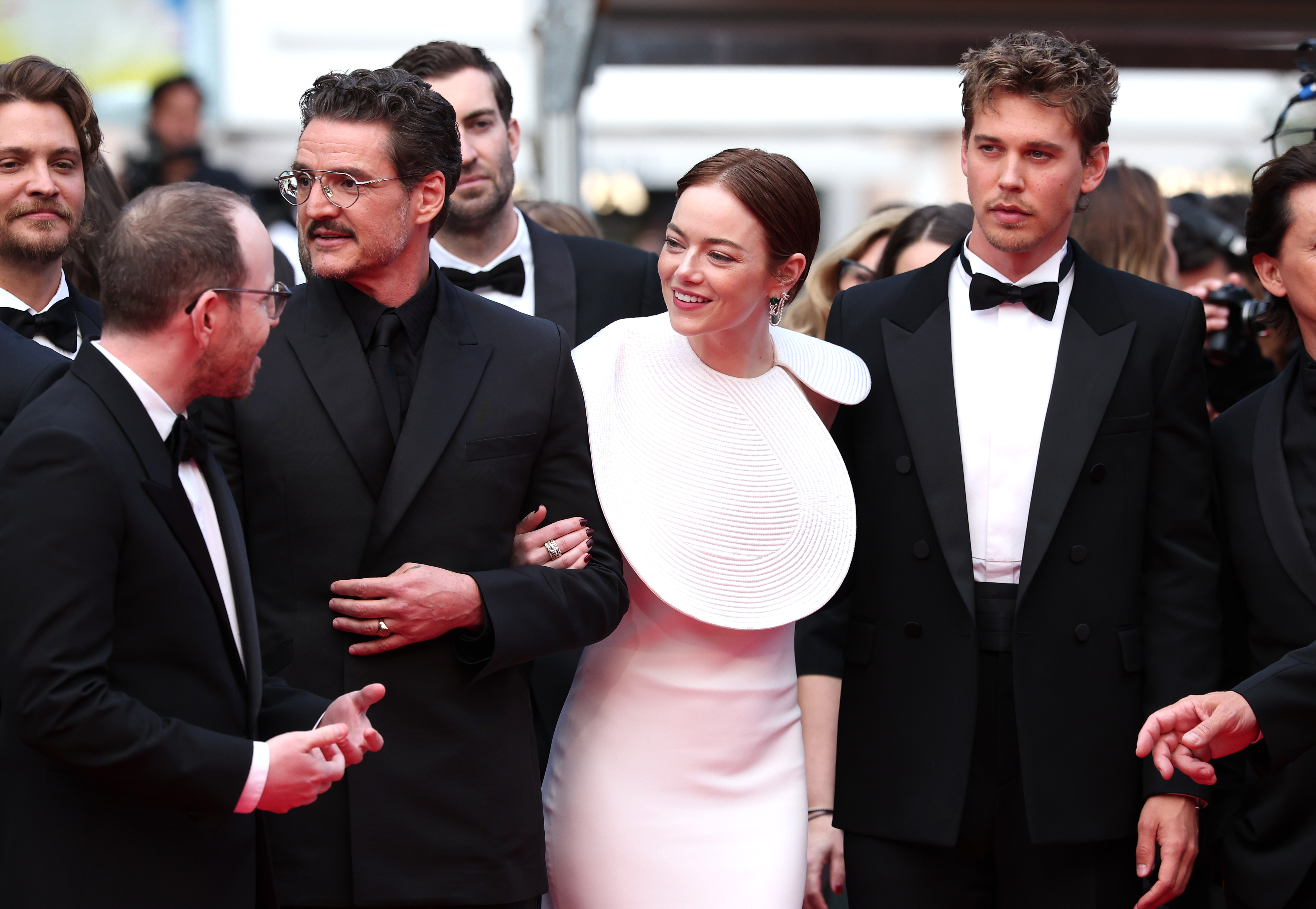 Darsteller auf dem roten Teppich von Cannes, wie sie für die Kameras posieren