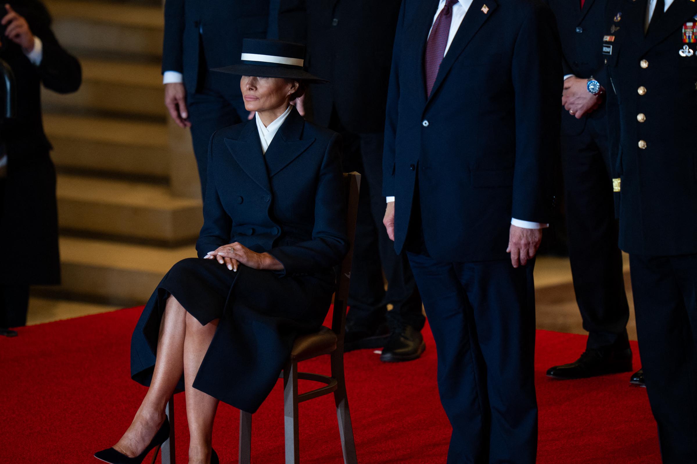 Melania Trump während der Reviewing the Troops Ceremony bei Donald Trumps Amtseinführung in Washington, DC am 20. Januar 2025. | Quelle: Getty Images