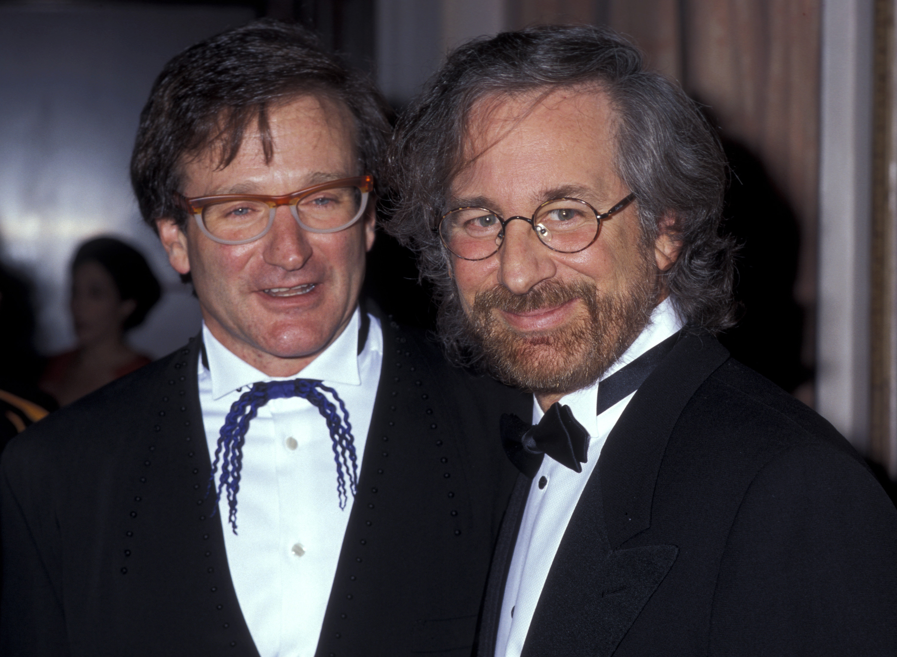 Robin Williams und Steven Spielberg bei der Veranstaltung zu Ehren von Robin Williams im American Museum of the Moving Image in New York 1995 | Quelle: Getty Images