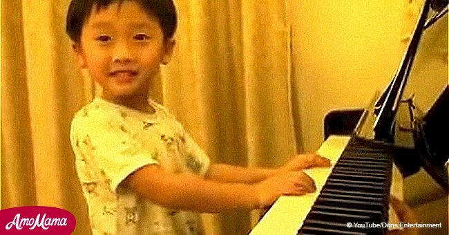 Ein vierjähriger Junge zeigt sein unglaubliches Klavierspieltalent