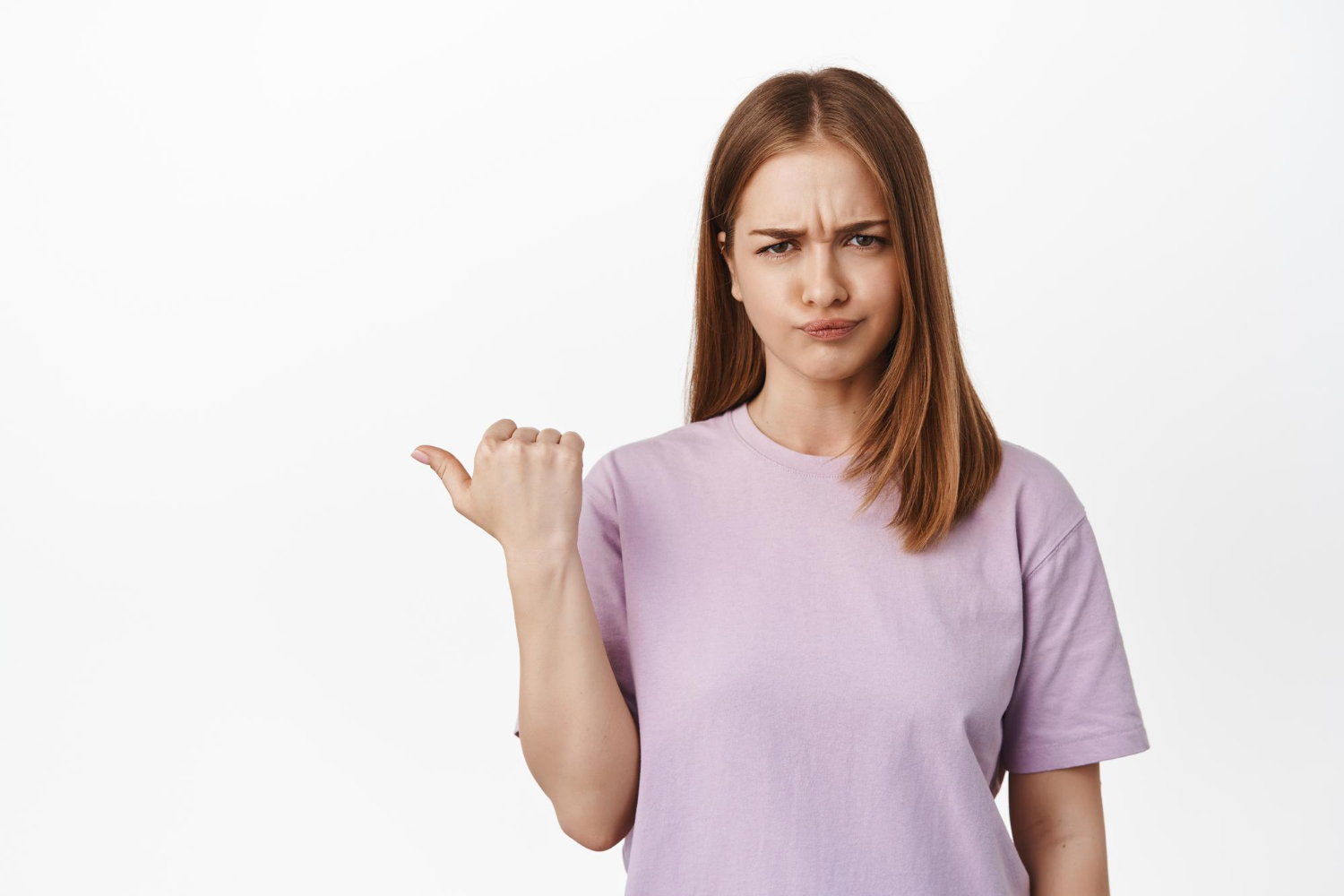 Enttäuschte Frau, die sich beschwert | Quelle: Freepik