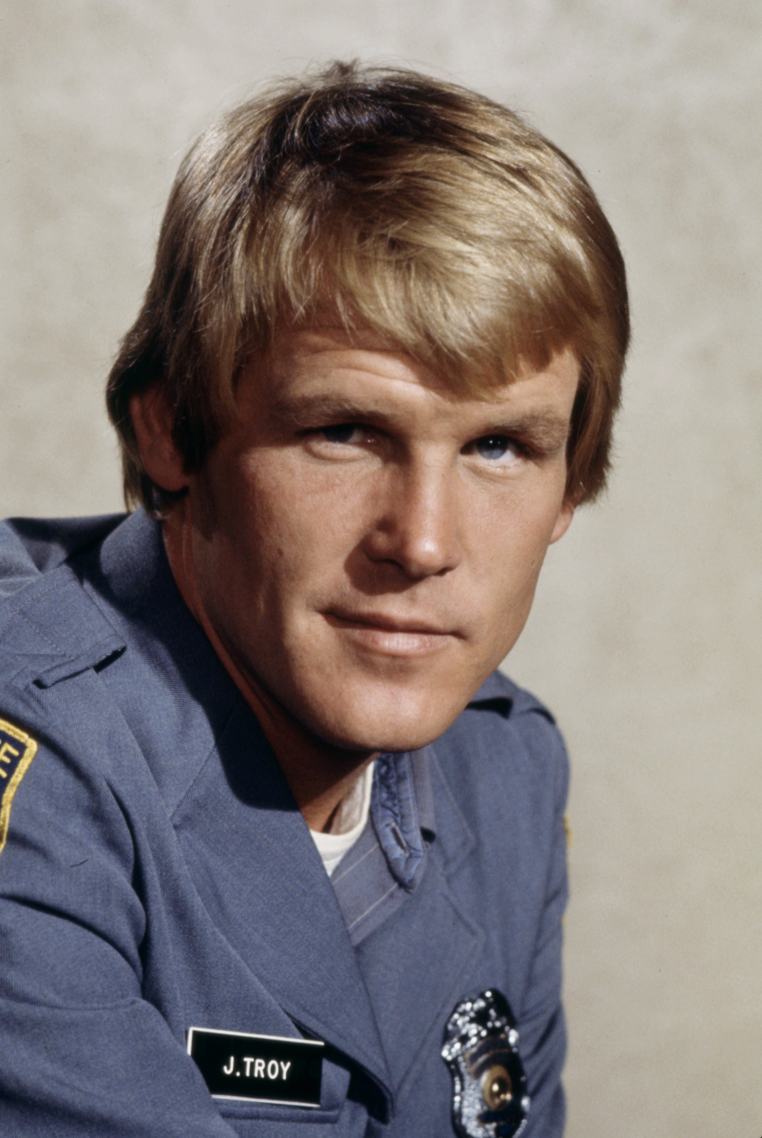 Der Schauspieler am Set von "Adams of Eagle Lake", 1975 | Quelle: Getty Images