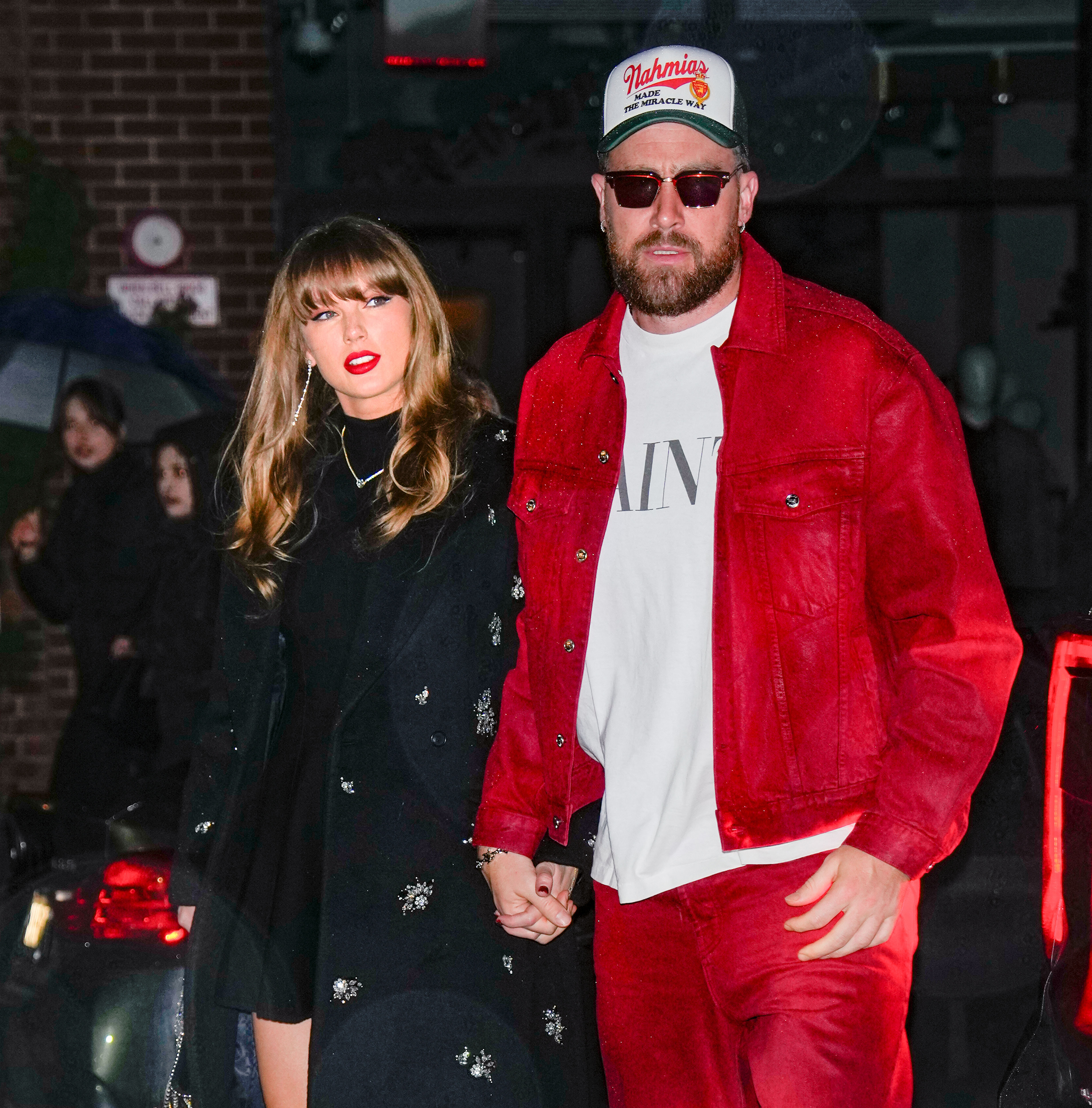 Taylor Swift und Travis Kelce werden am 28. Dezember 2024 in New York City gesehen | Quelle: Getty Images