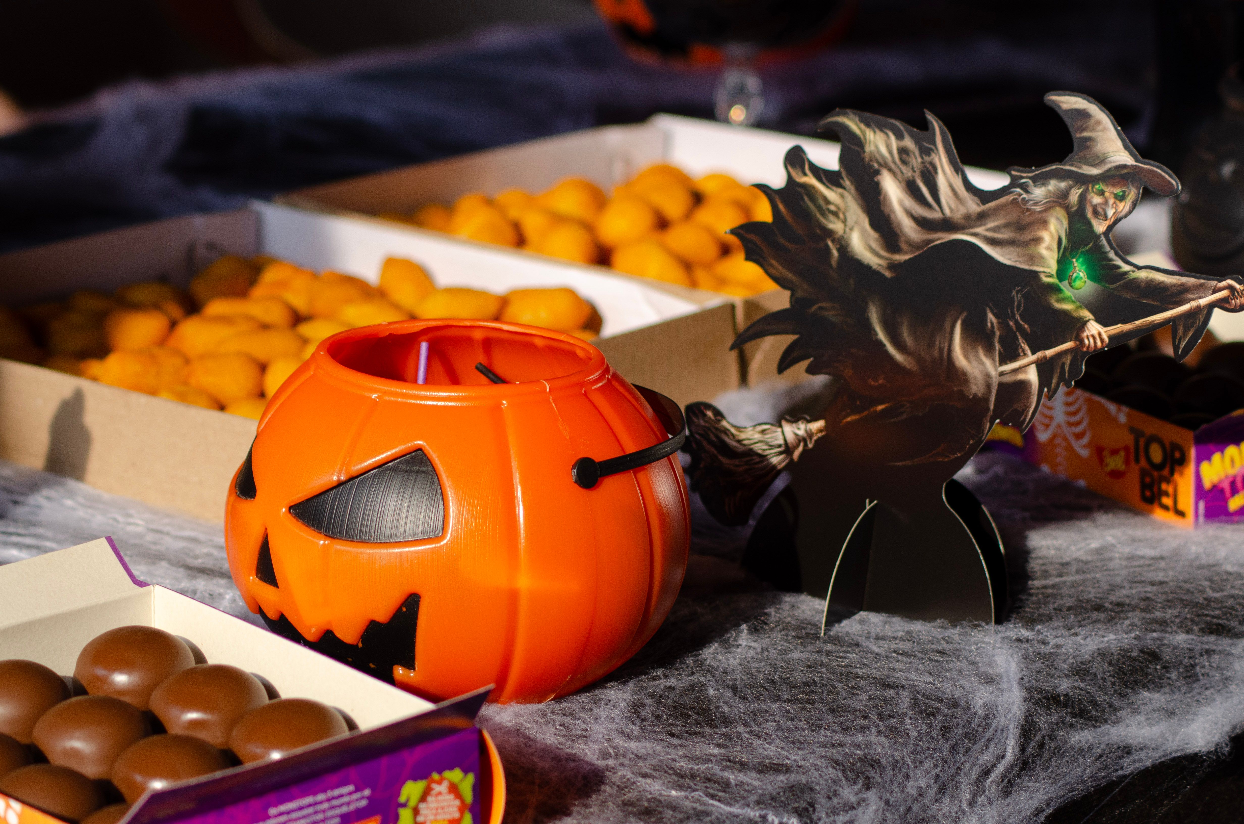 Halloween-Süßigkeiten-Arrangement | Quelle: Pexels