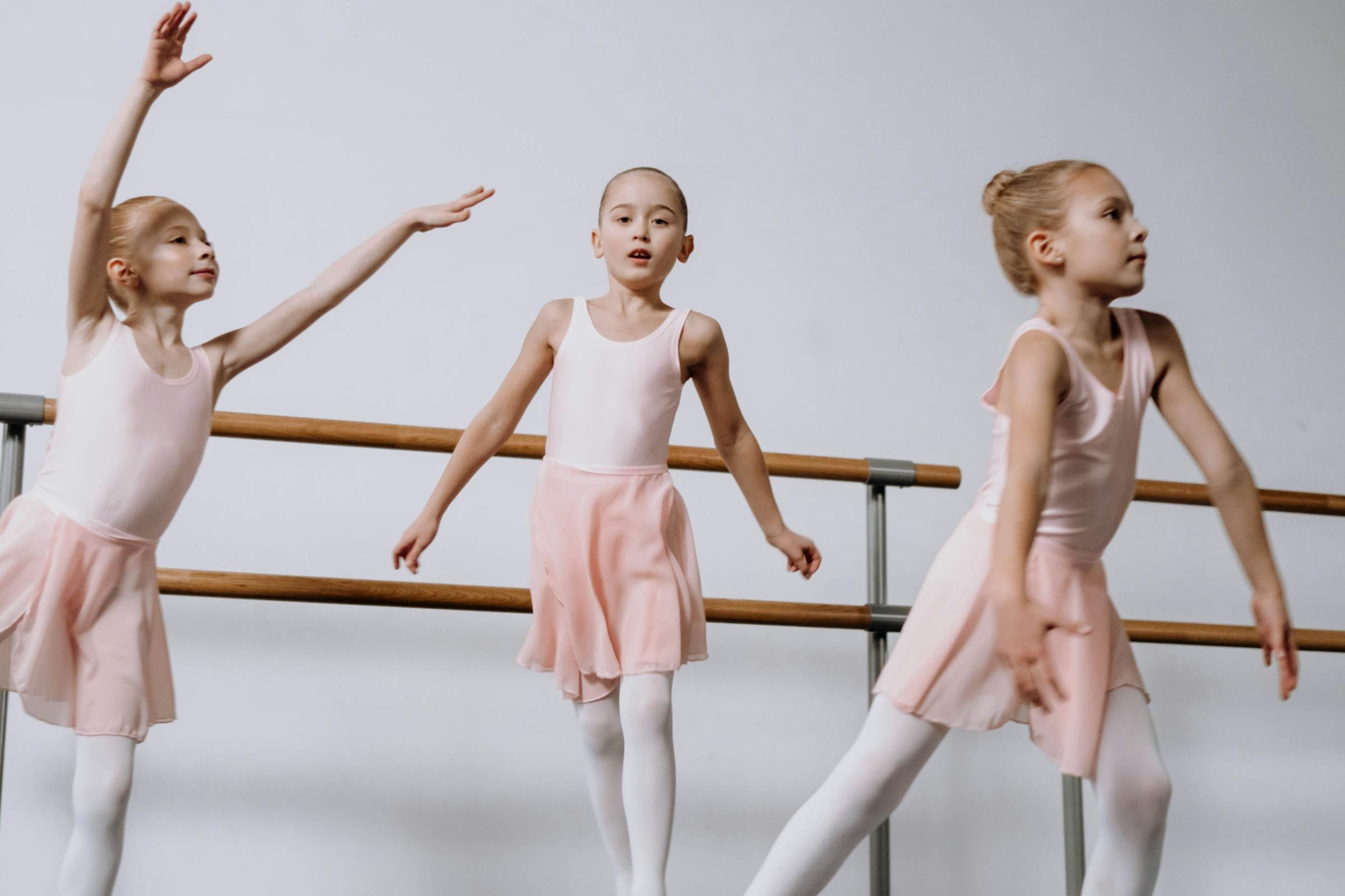 Kinder im Ballettunterricht | Quelle: Pexels