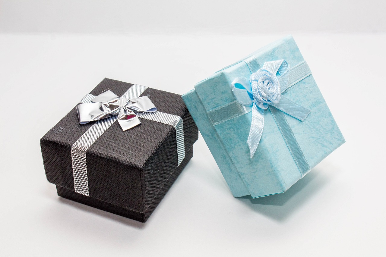 Zwei Geschenkboxen | Quelle: Pixabay