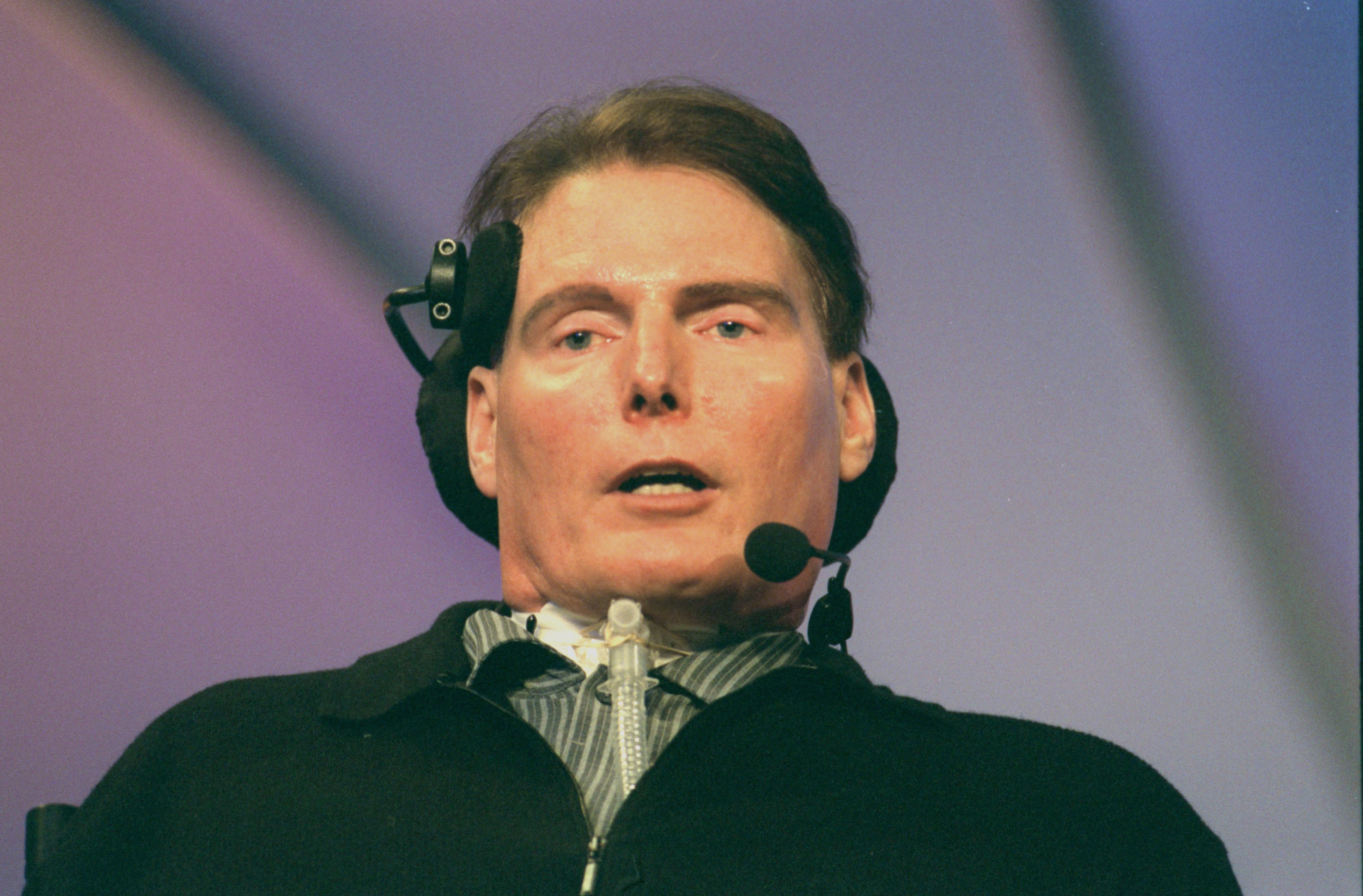 Christopher Reeve spricht auf der Bio-Konferenz am 28. März 2000 in Boston, Massachusetts. | Quelle: Getty Images