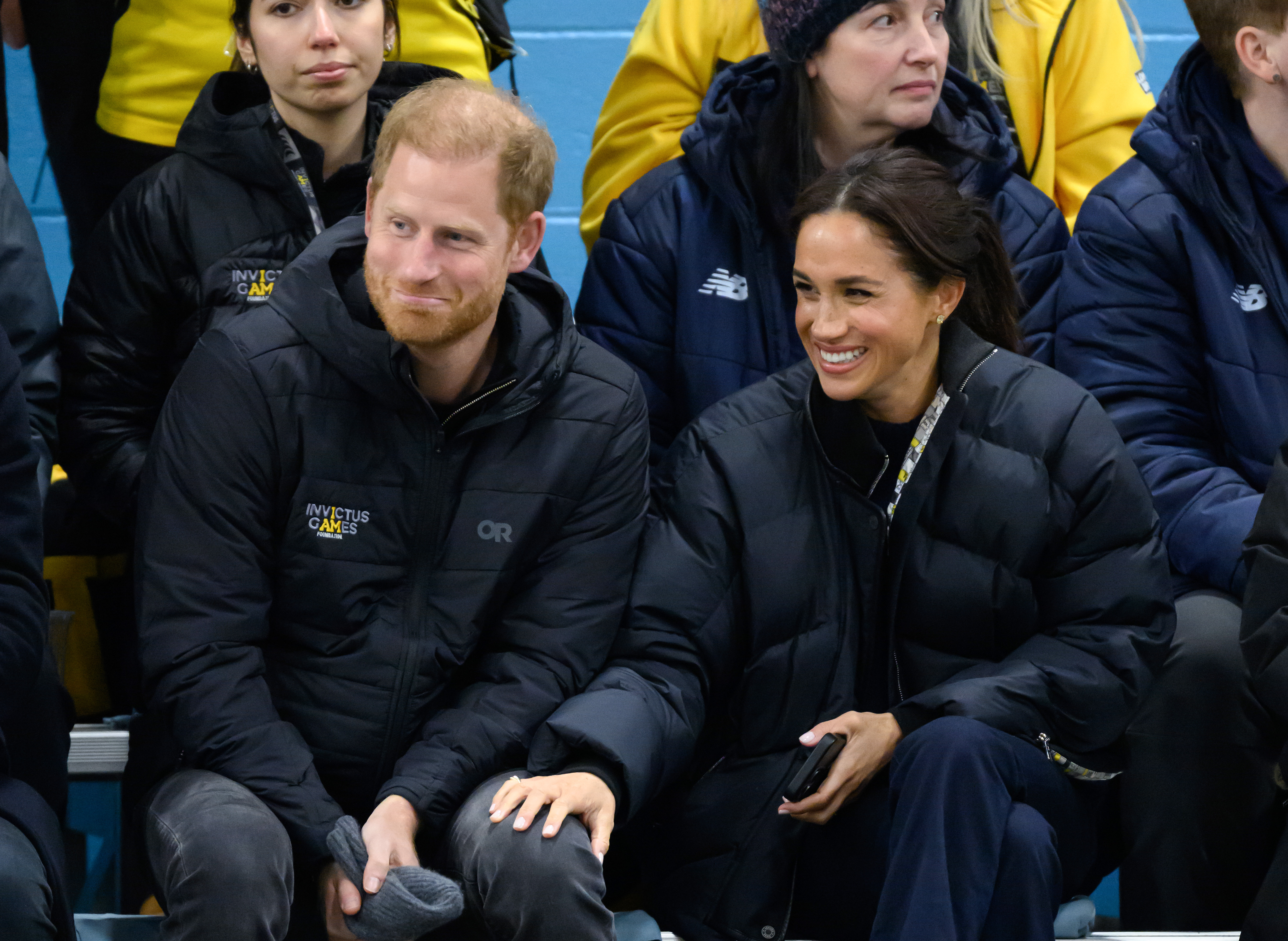 Prinz Harry und Meghan Markle beim Rollstuhl-Curling am ersten Tag der Invictus Games 2025 im Hillcrest Community Centre am 9. Februar in Vancouver, British Columbia, Kanada. | Quelle: Getty Images