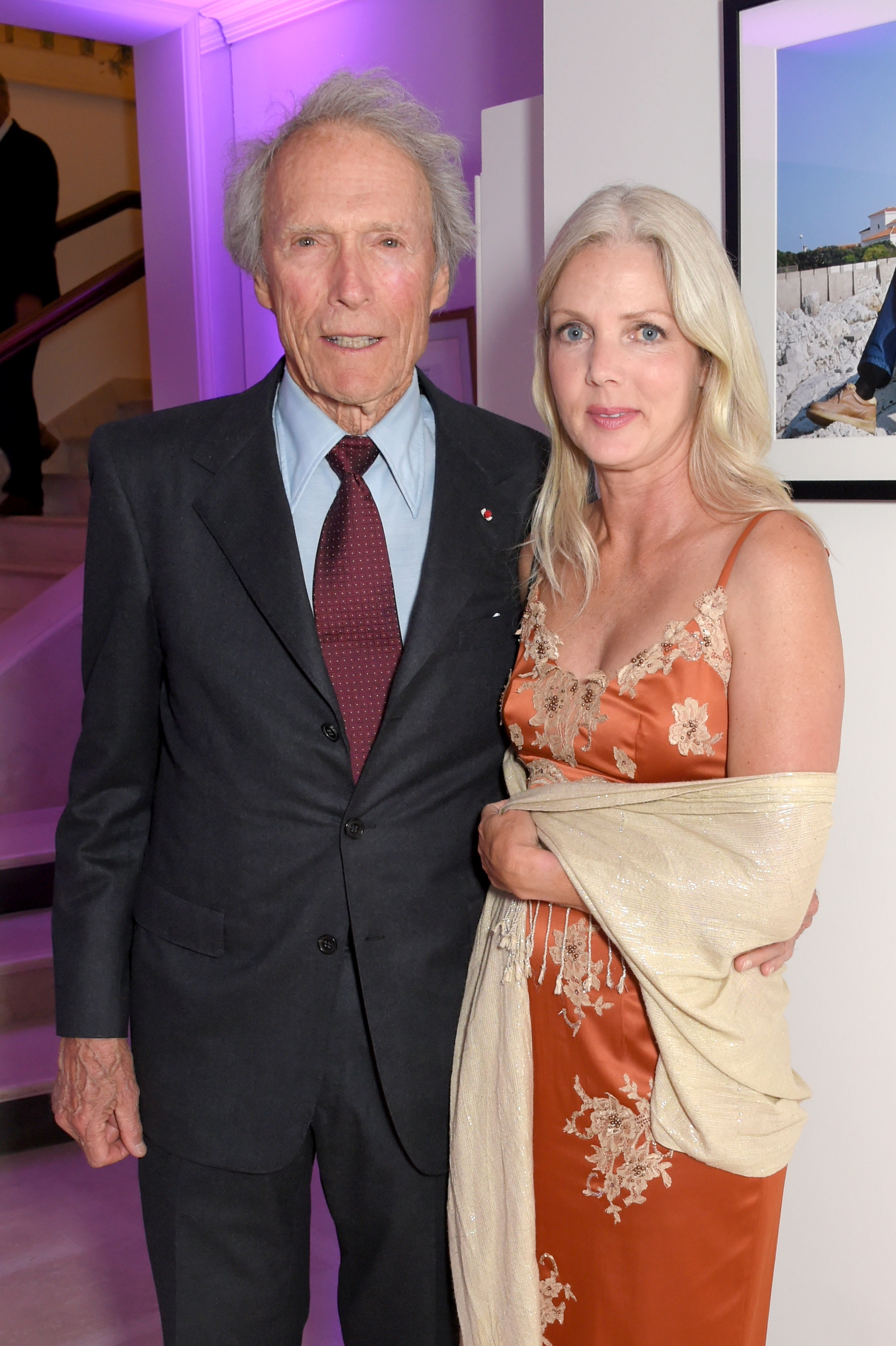 Clint Eastwood und Christina Sandera im Hotel du Cap-Eden-Roc am 20. Mai 2017 in Cap d'Antibes, Frankreich | Quelle: Getty Images