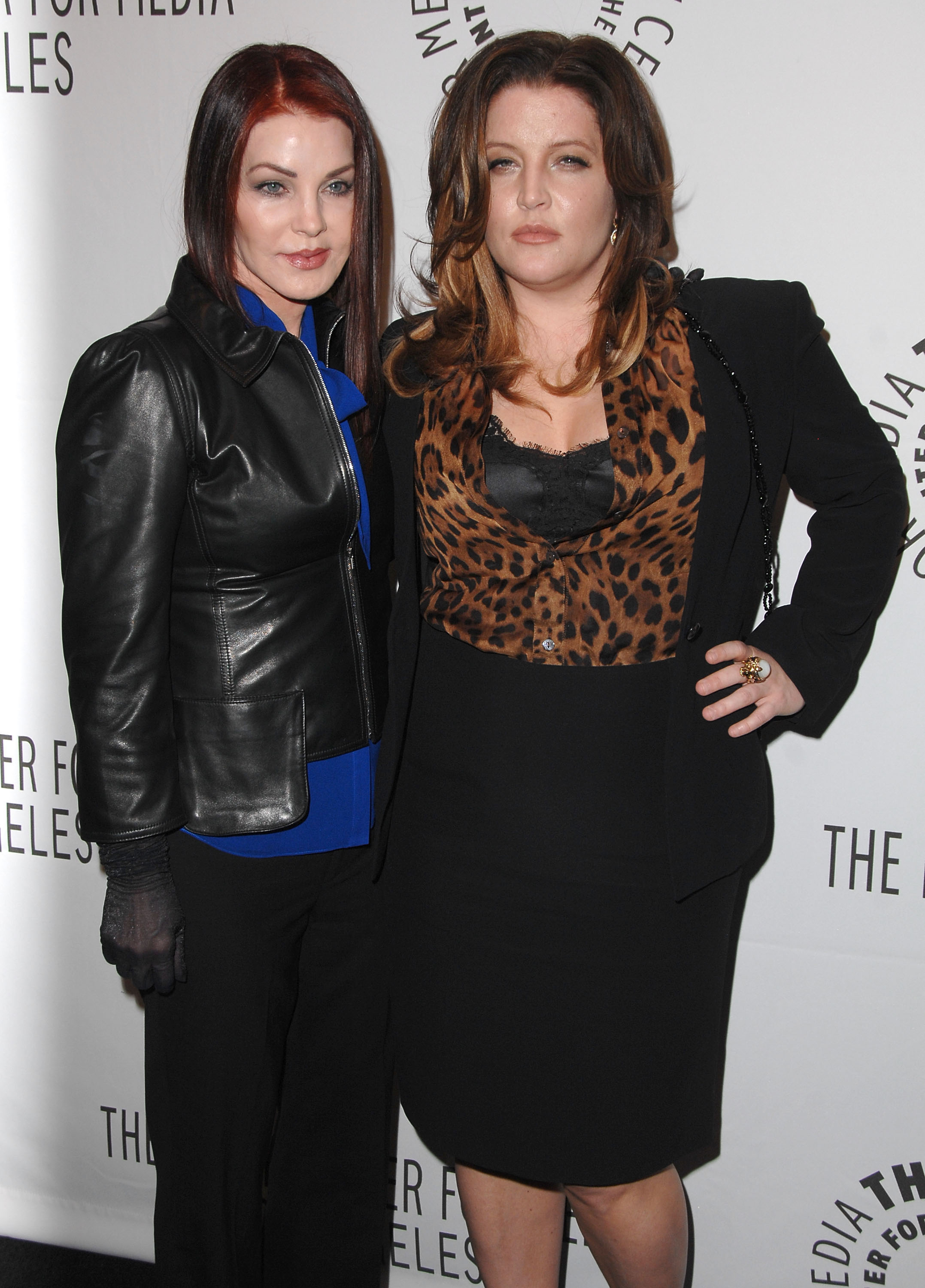 Priscilla und Lisa Marie Presley bei der "Elvis '68 Comeback Special" Premiere in Hollywood am 14. März 2008 | Quelle: Getty Images