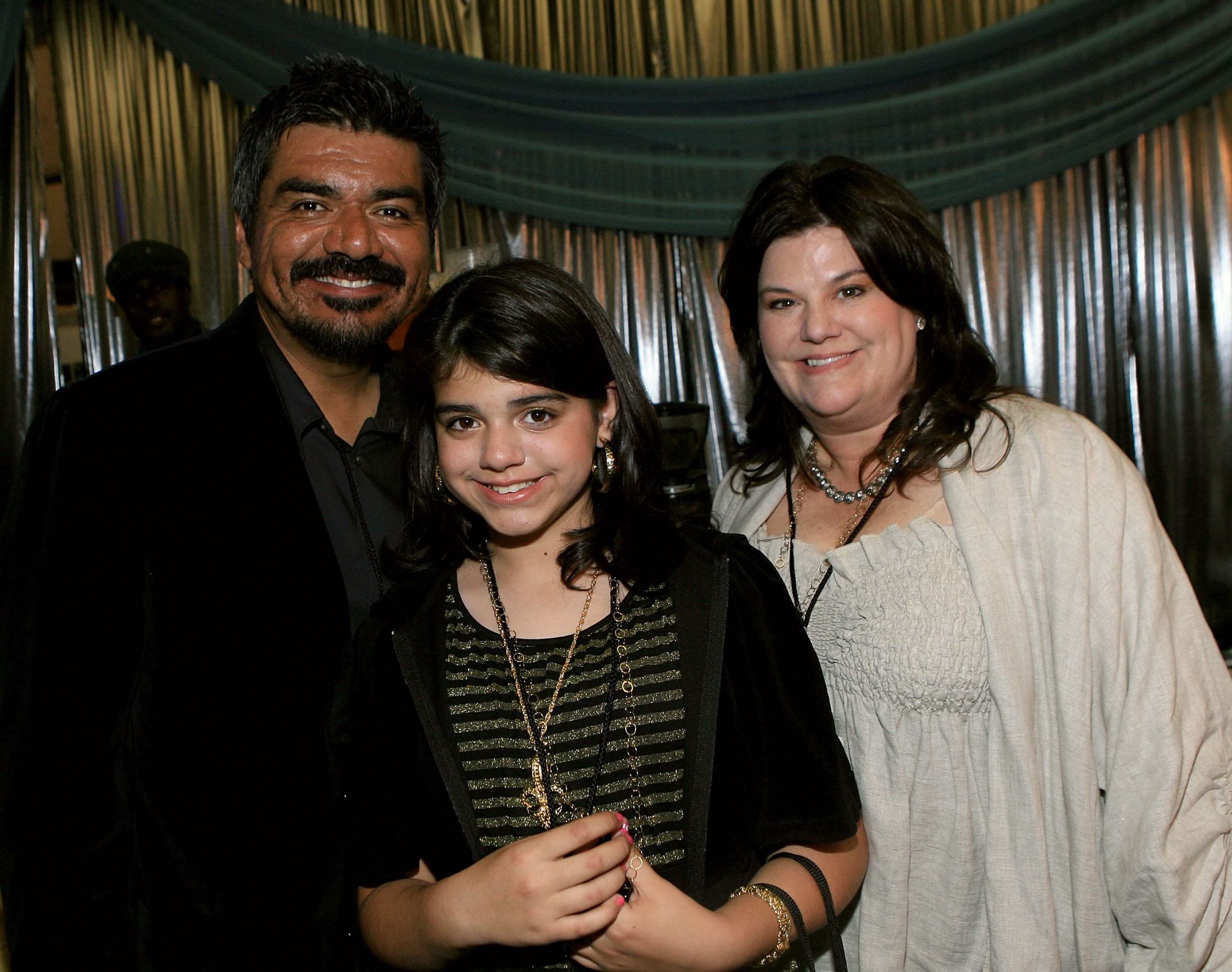 George Lopez, Mayan Lopez und Ann Serrano während der 20. jährlichen Kid's Choice Awards im Pauley Pavilion am 31. März 2007 in Los Angeles, Kalifornien. | Quelle: Getty Images